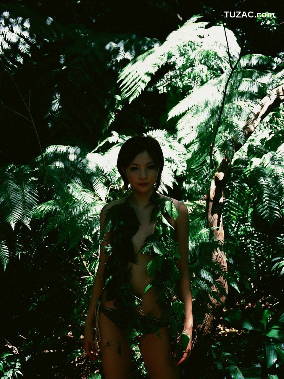 VYJ_長崎莉奈《LIGHT IN THE NATURE》 写真集[96P]