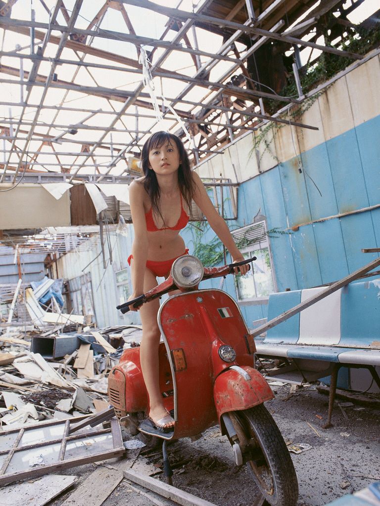 Wanibooks_ NO.10 Ayaka Komatsu 小松彩夏 写真集[200P]