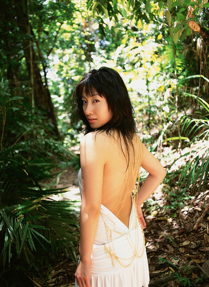 YS Web_佐藤寛子《川の流れに、身をゆだねて&hellip;》写真集 Vol.173[29P]