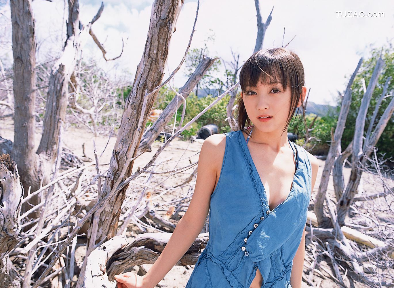 YS Web_小松彩夏《Genuine》写真集 Vol.121[64P]