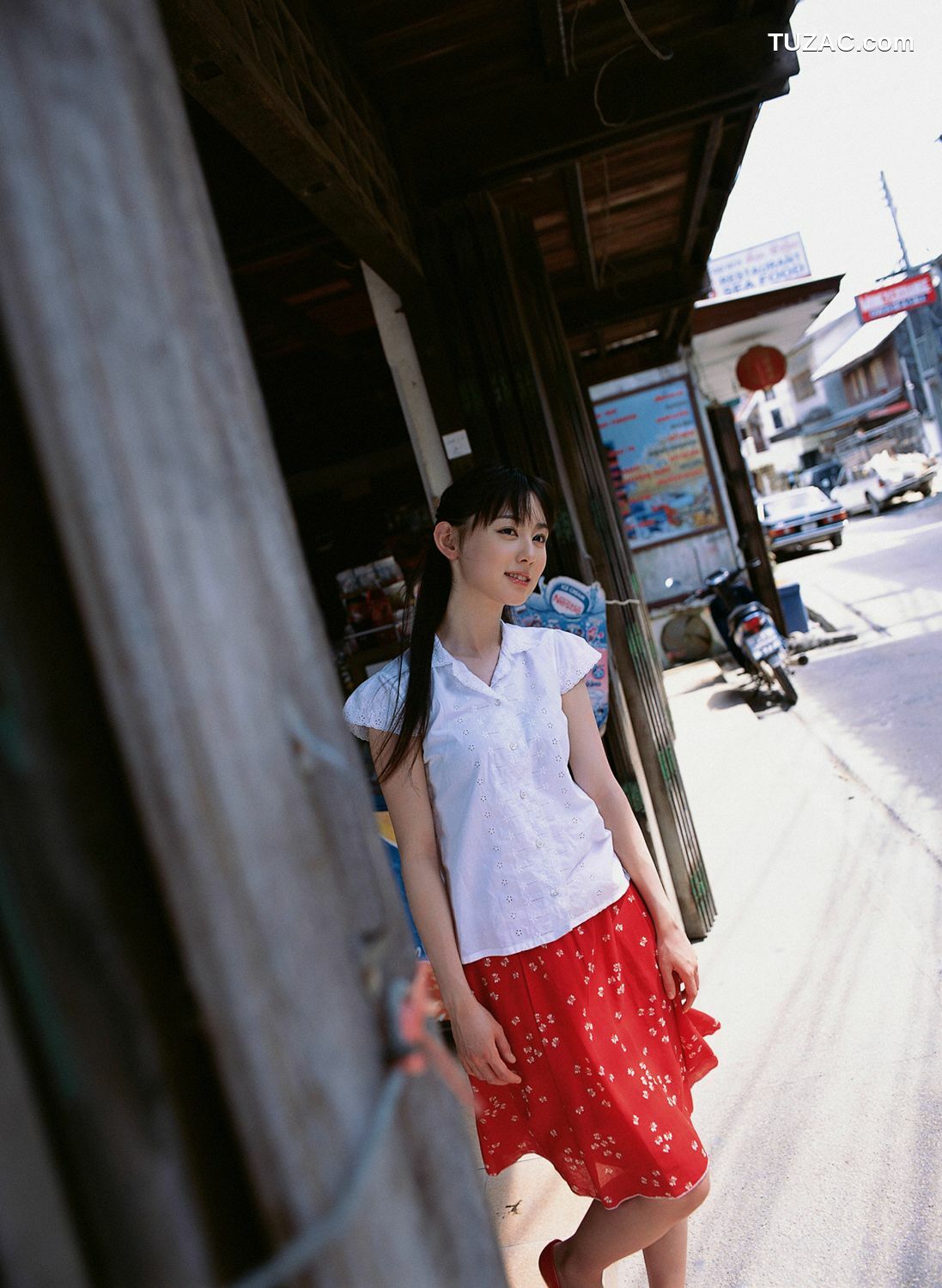 YS Web_秋山莉奈《Watch Her Hip!》写真集 Vol.200[69P]