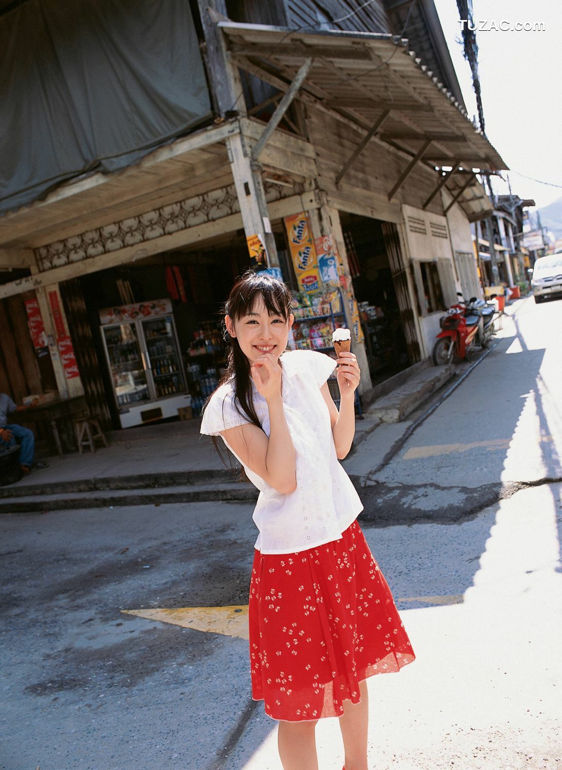 YS Web_秋山莉奈《Watch Her Hip!》写真集 Vol.200[69P]