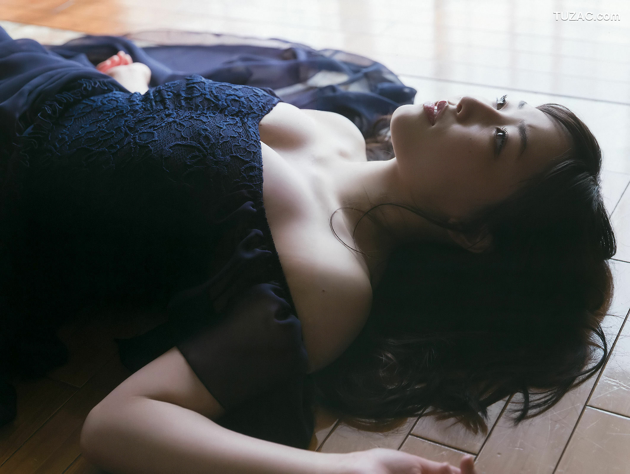 Young Gangan杂志写真_ 譜久村聖 MIYU 2017年No.20 写真杂志[37P]