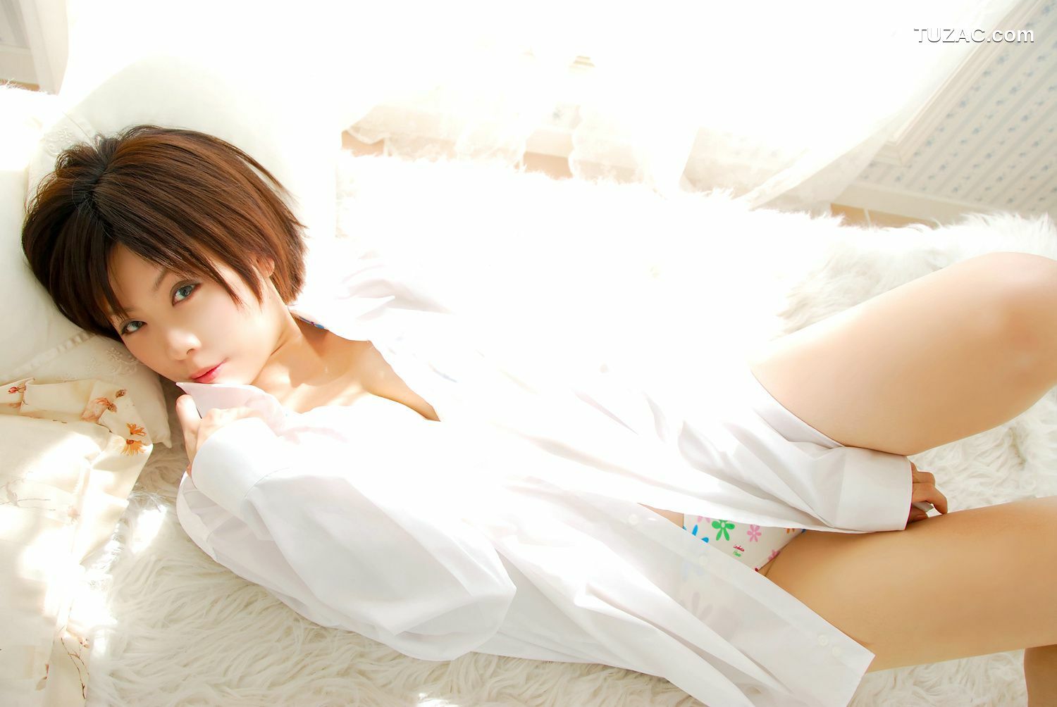 日本CosPlay_橘みなみ (Tachibana Minami) 《赌场少女》理欧・罗伦斯 3Sets 写真集