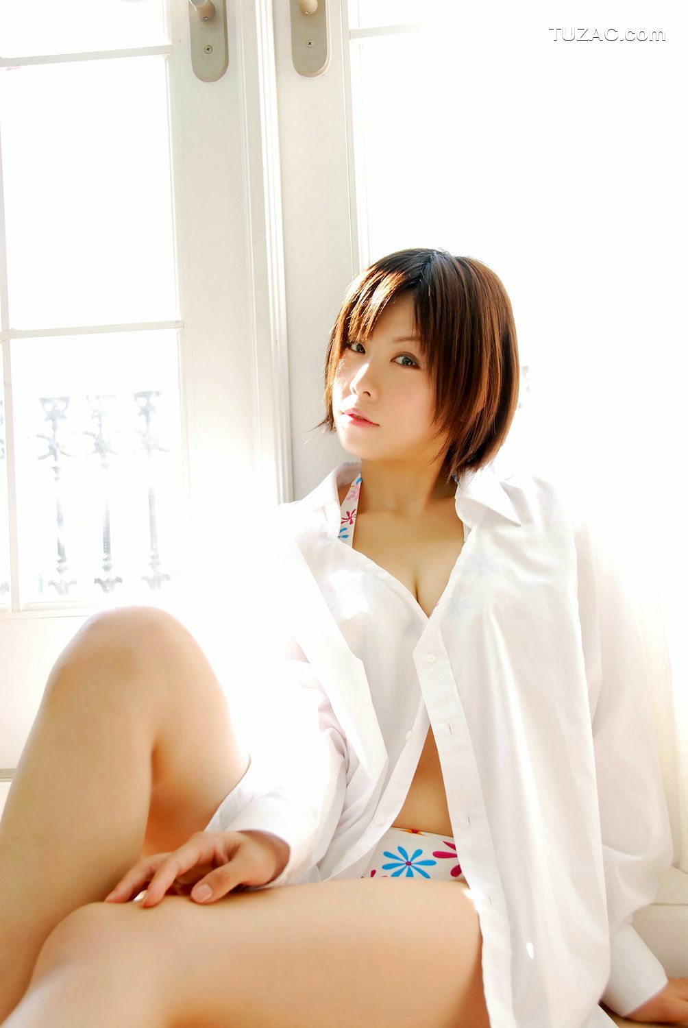 日本CosPlay_橘みなみ (Tachibana Minami) 《赌场少女》理欧・罗伦斯 3Sets 写真集