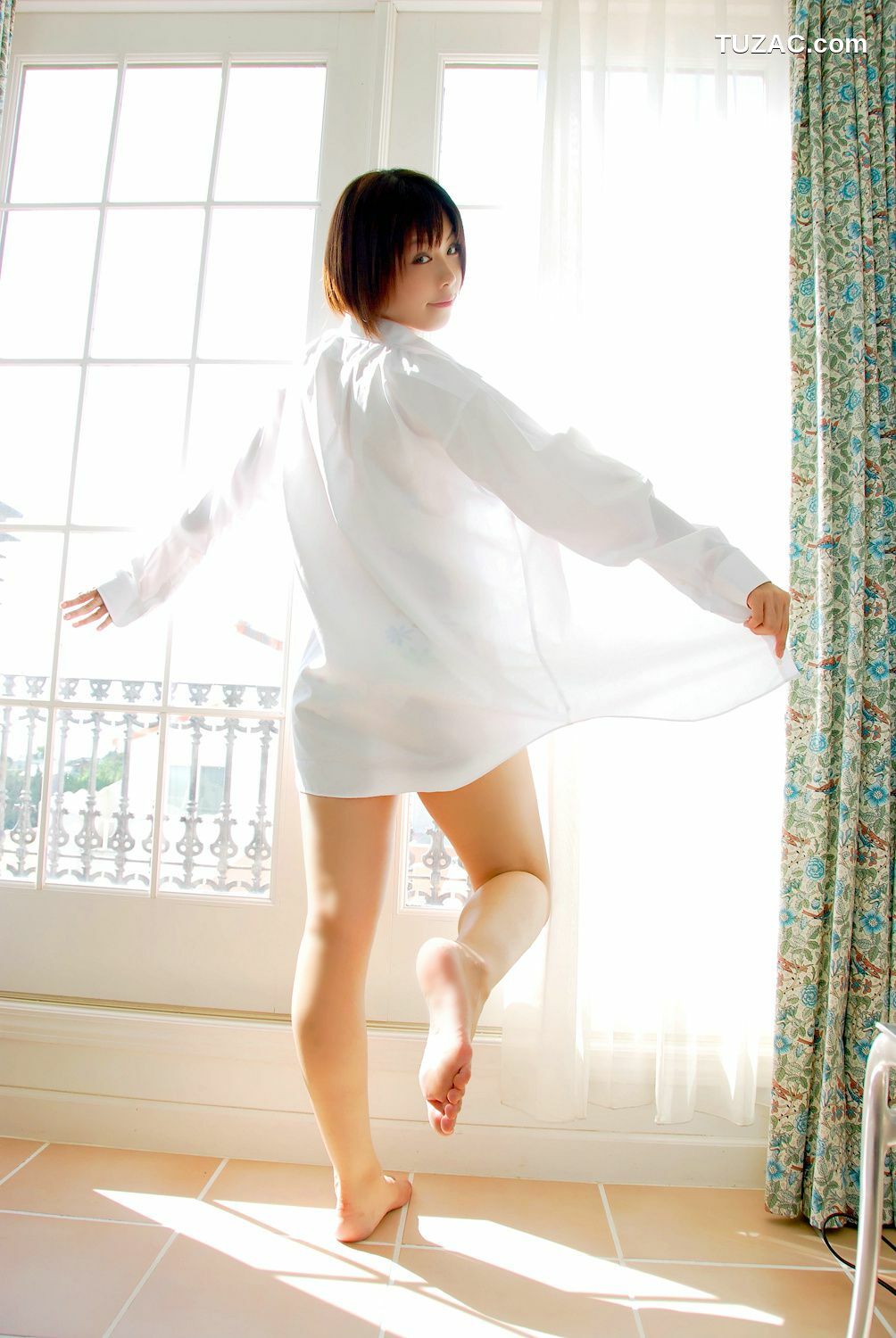 日本CosPlay_橘みなみ (Tachibana Minami) 《赌场少女》理欧・罗伦斯 3Sets 写真集