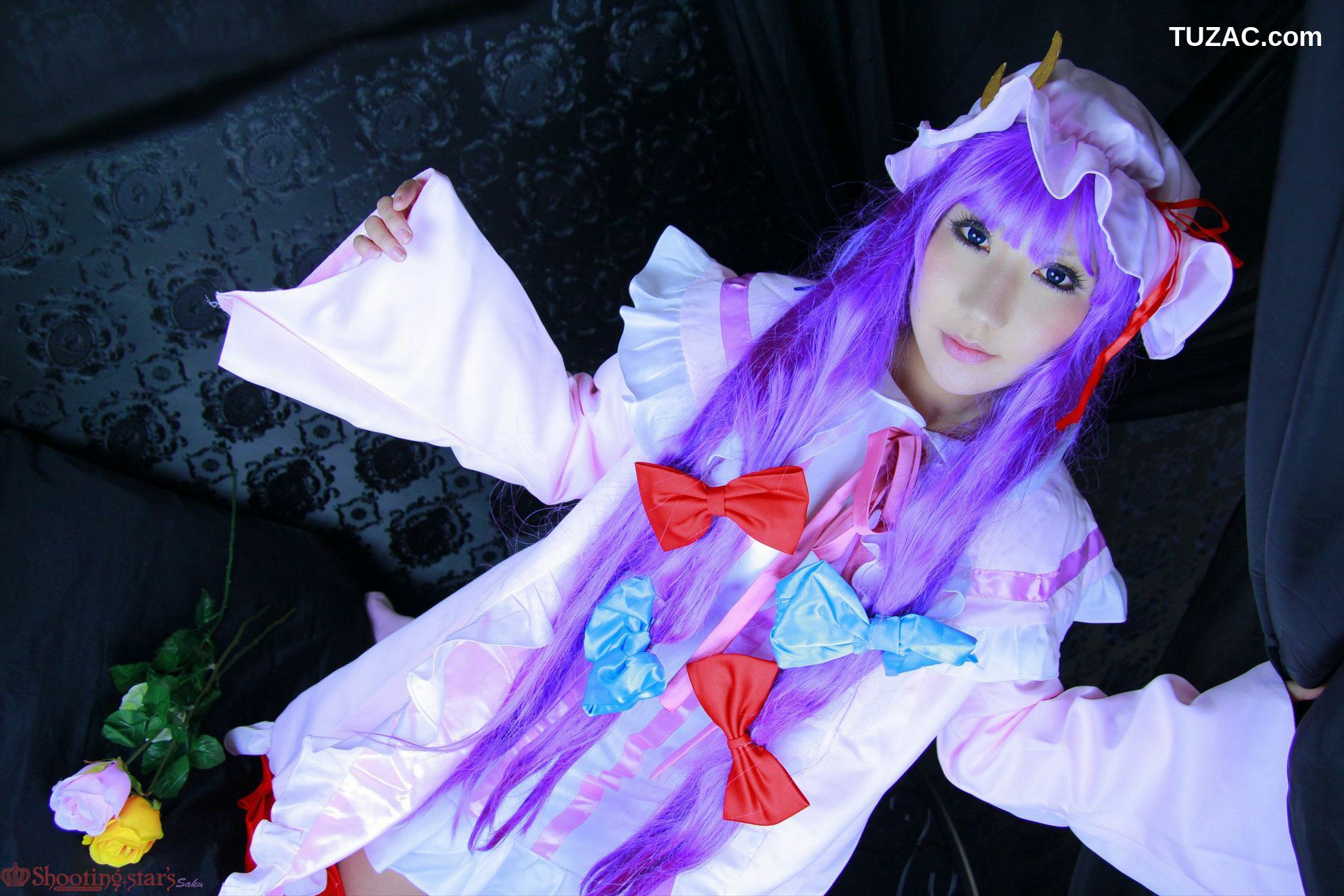 日本CosPlay_绫香サク (サク綾香 Saku Ayaka) 《東方Project》Patchouli Knowledge 写真集[100P]