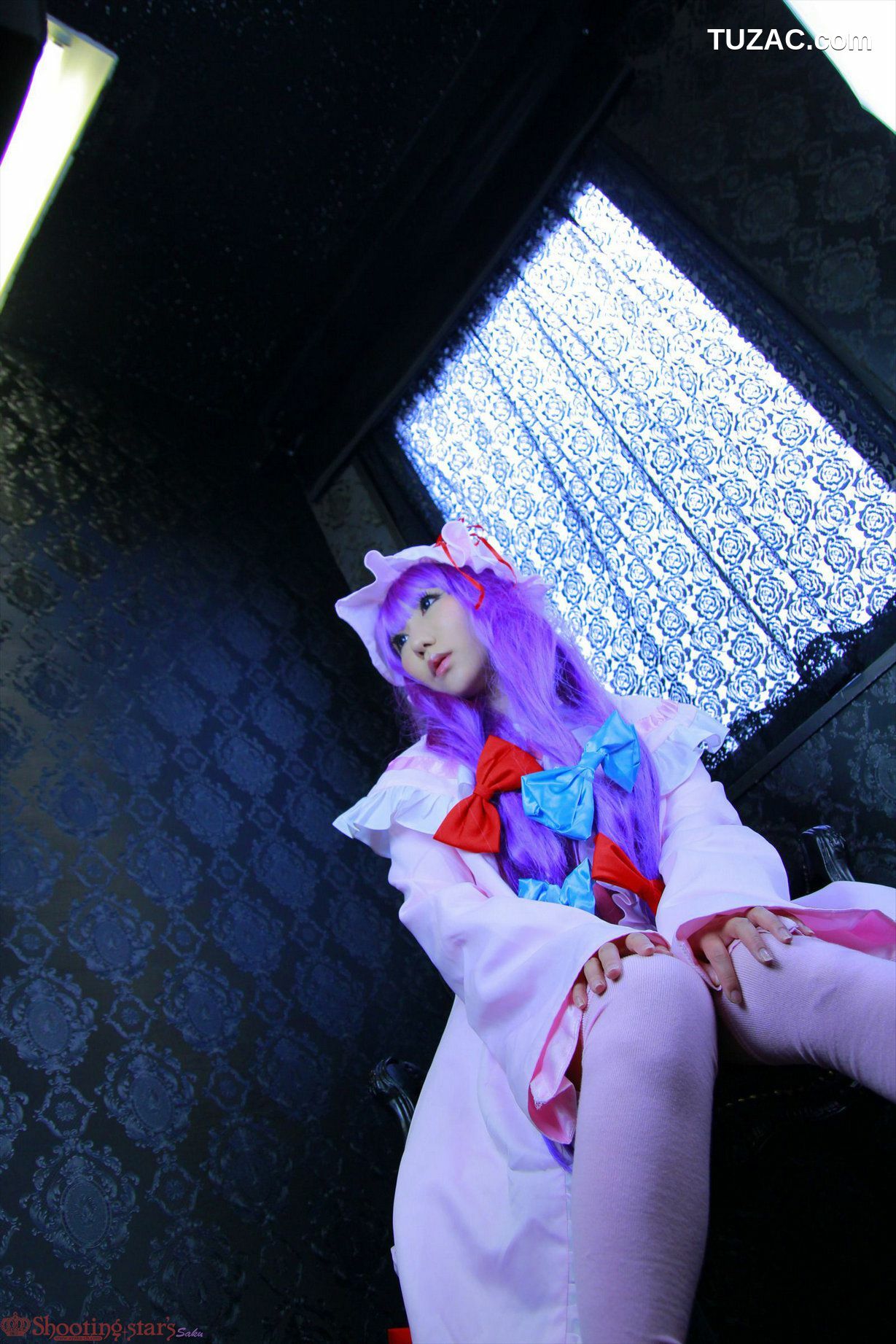 日本CosPlay_绫香サク (サク綾香 Saku Ayaka) 《東方Project》Patchouli Knowledge 写真集[100P]