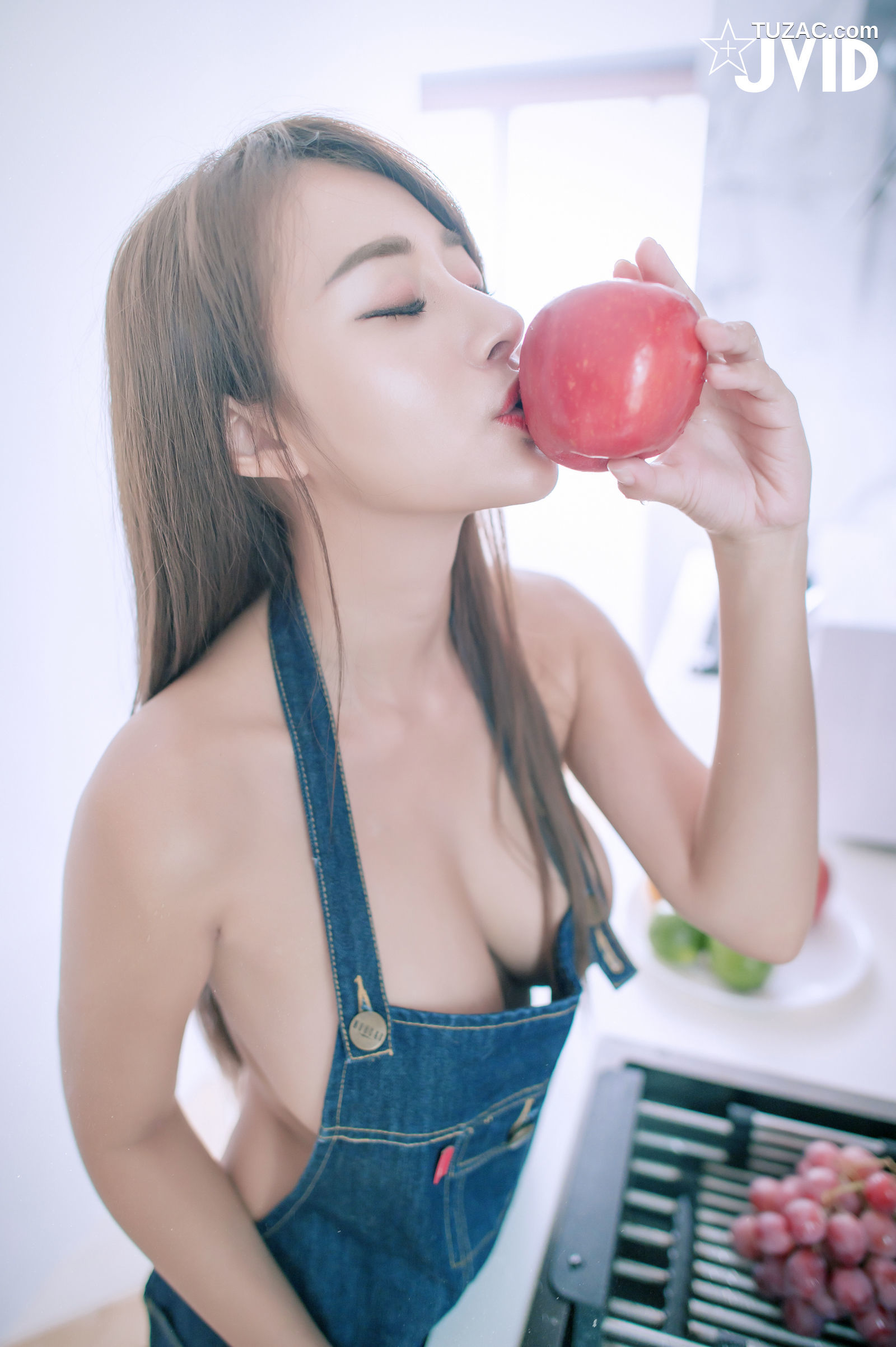 JVID-乐乐-裸体围裙-逆天曼妙身材極品一線天白虎美穴