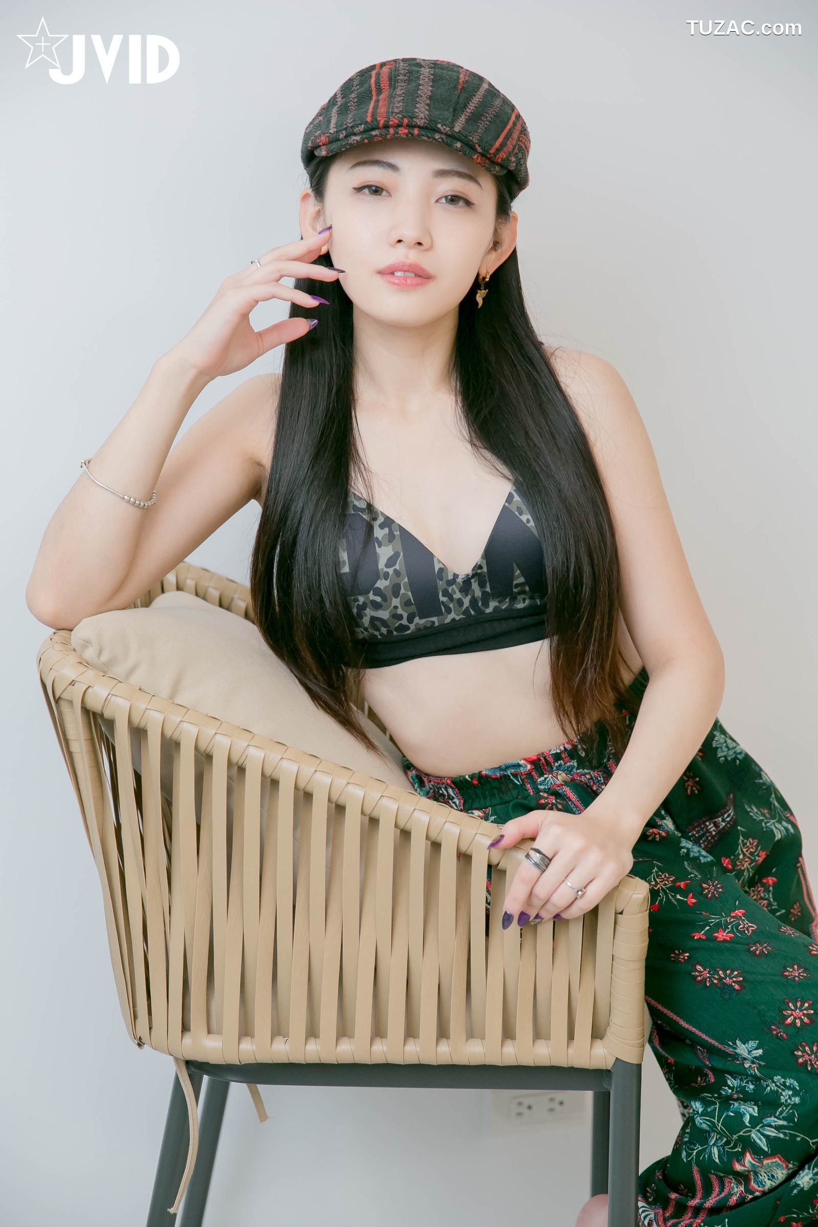 JVID-夏暮光-私底下穿著就讓人喜歡的性格美女