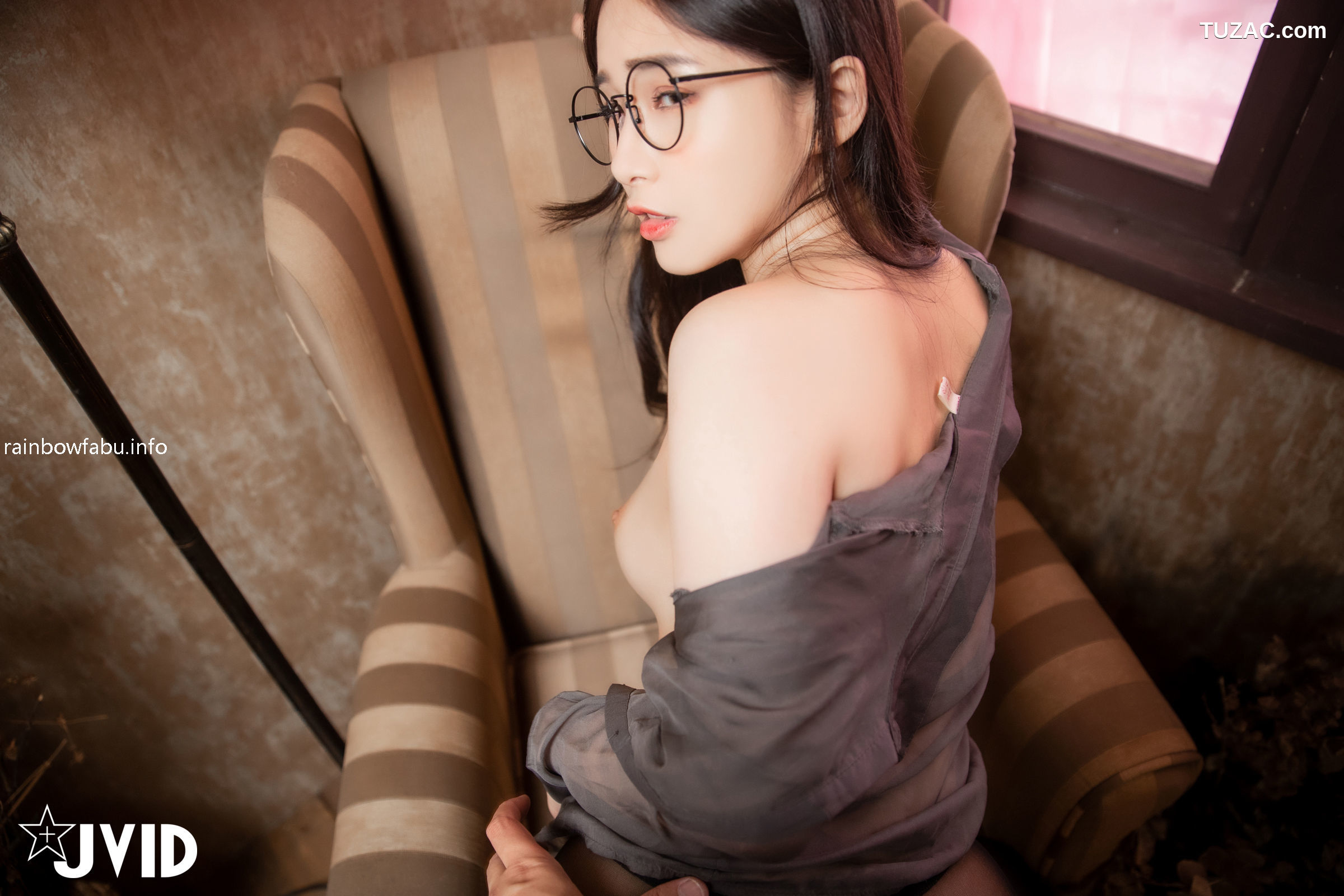 JVID-婕咪-拿主人心爱小熊自慰被发现-女仆-衬衫-丝袜-多重享受-watermark-2022.07.15