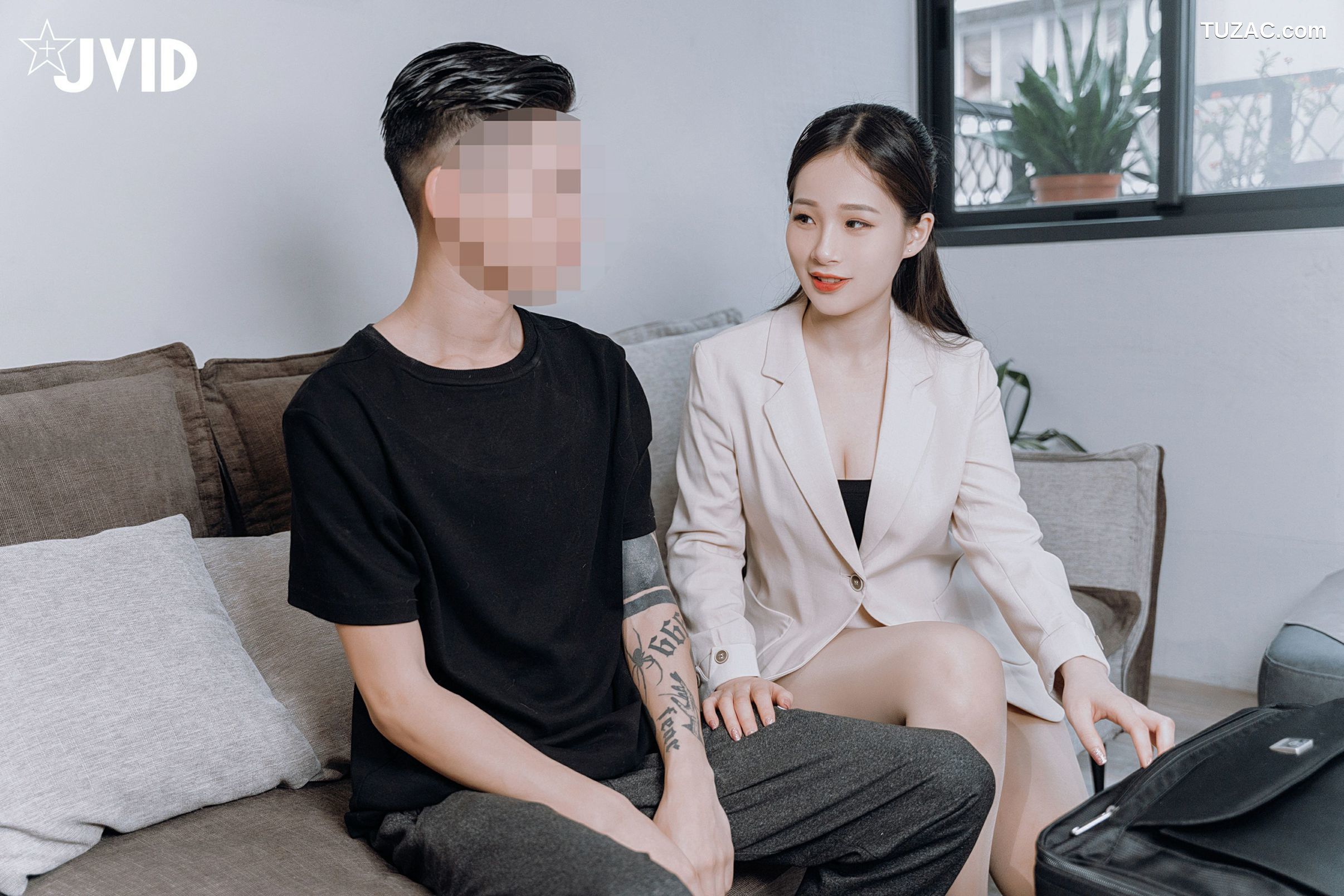 JVID-婕咪-飞机杯推销员-让客人尽情射精