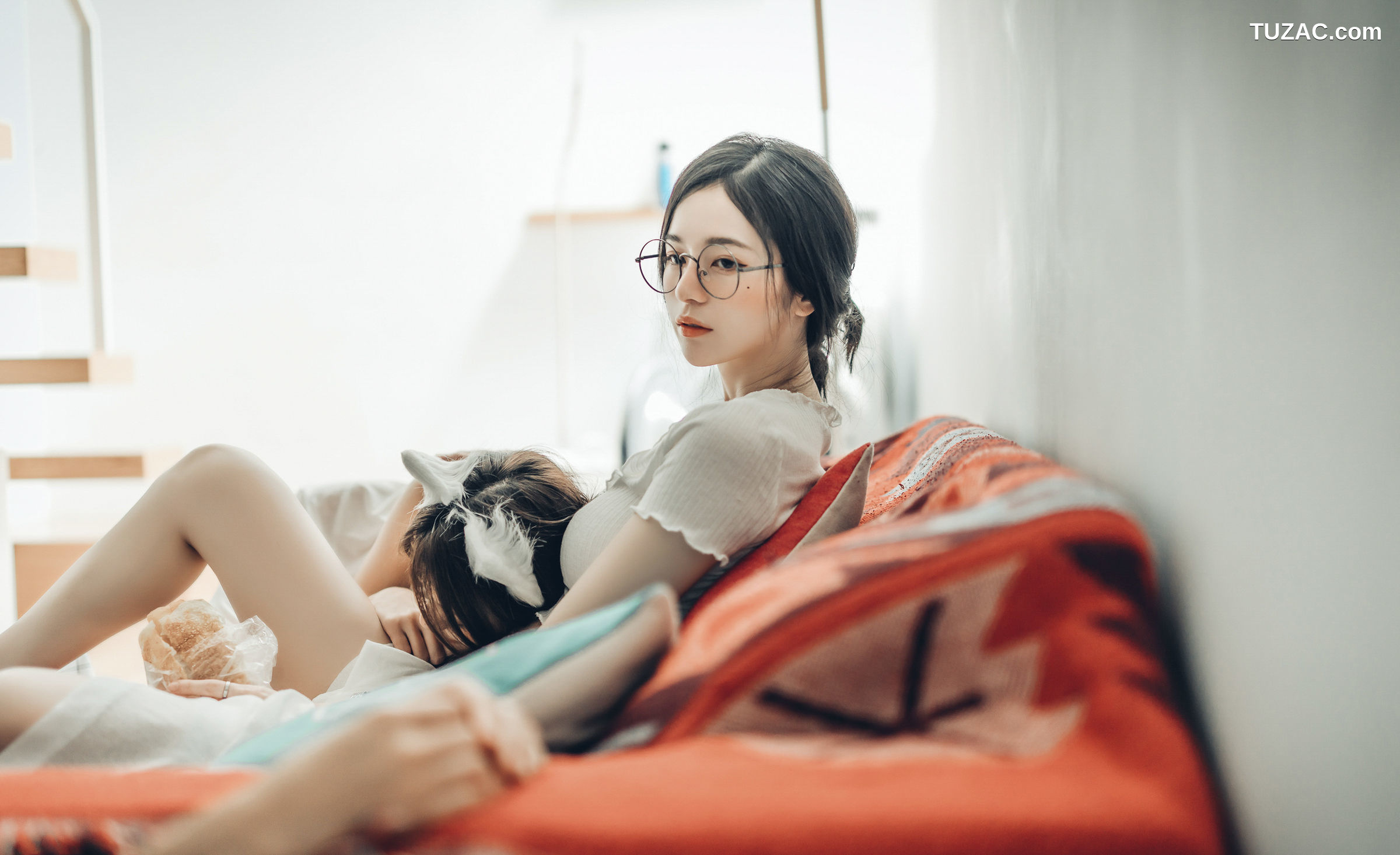 JVID-辰辰-妍妍-飘飘-宅女与猫咪的同居性生活-超赤裸饲养性爱日记