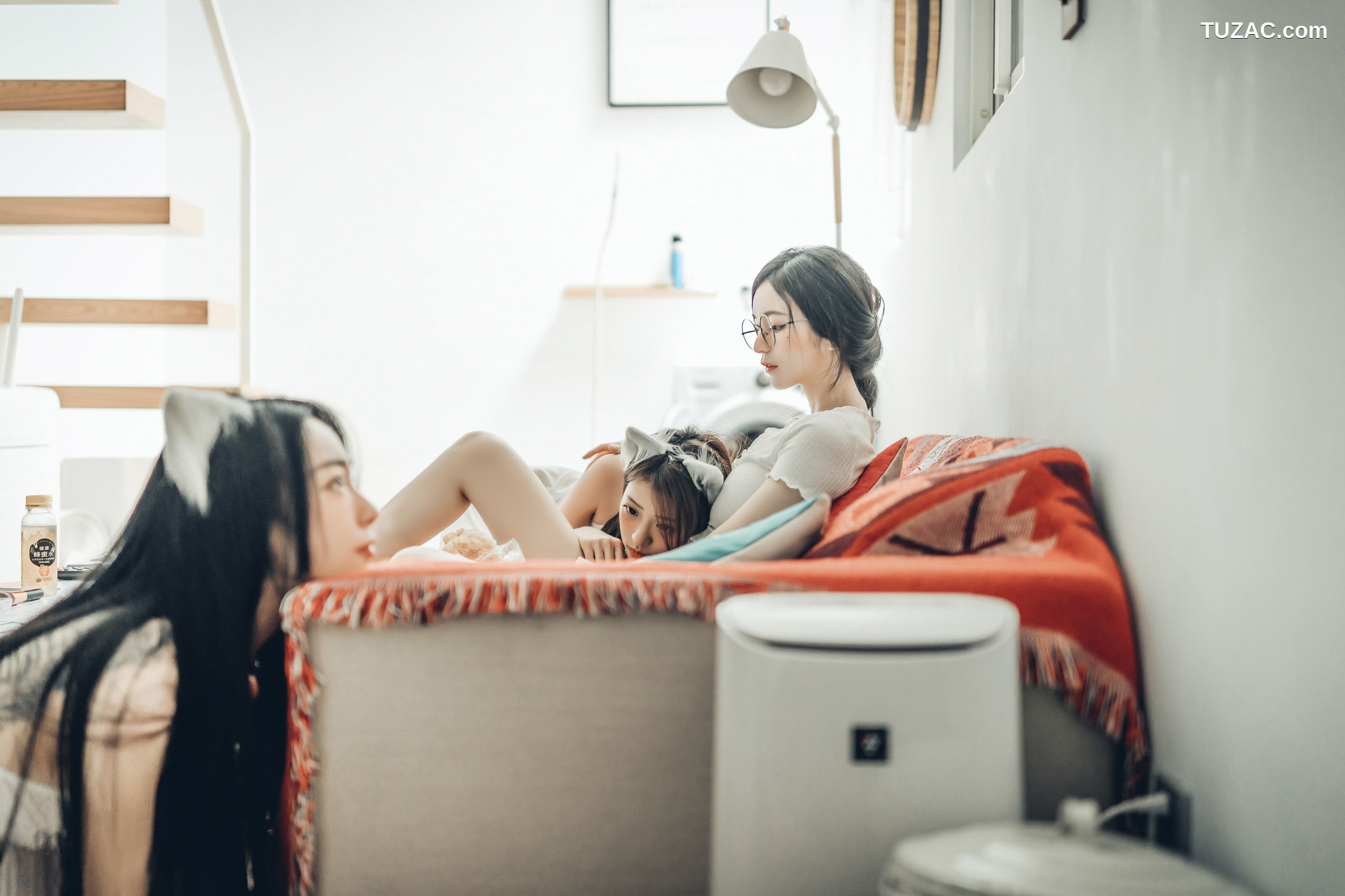 JVID-辰辰-妍妍-飘飘-宅女与猫咪的同居性生活-超赤裸饲养性爱日记
