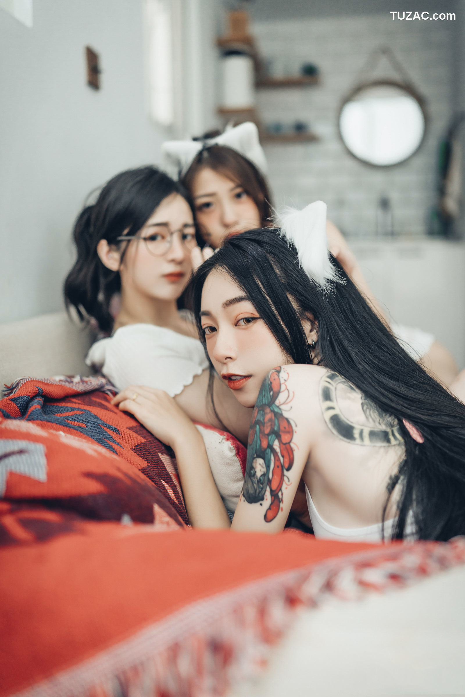 JVID-辰辰-妍妍-飘飘-宅女与猫咪的同居性生活-超赤裸饲养性爱日记