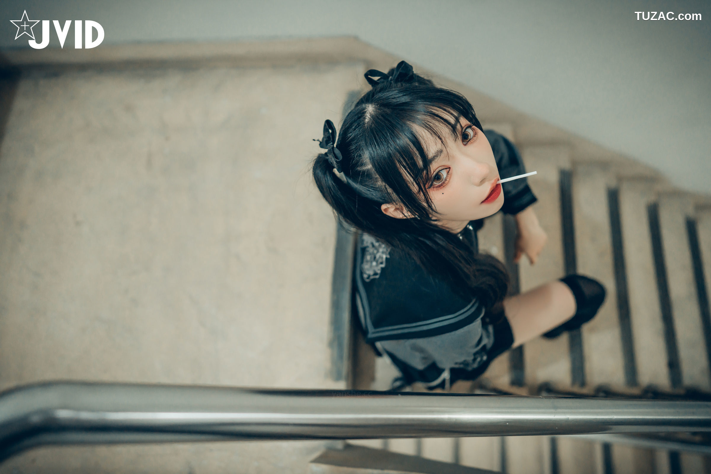 JVID-飘飘-色色妄想系列-校花也是大姐頭-2022.11.27