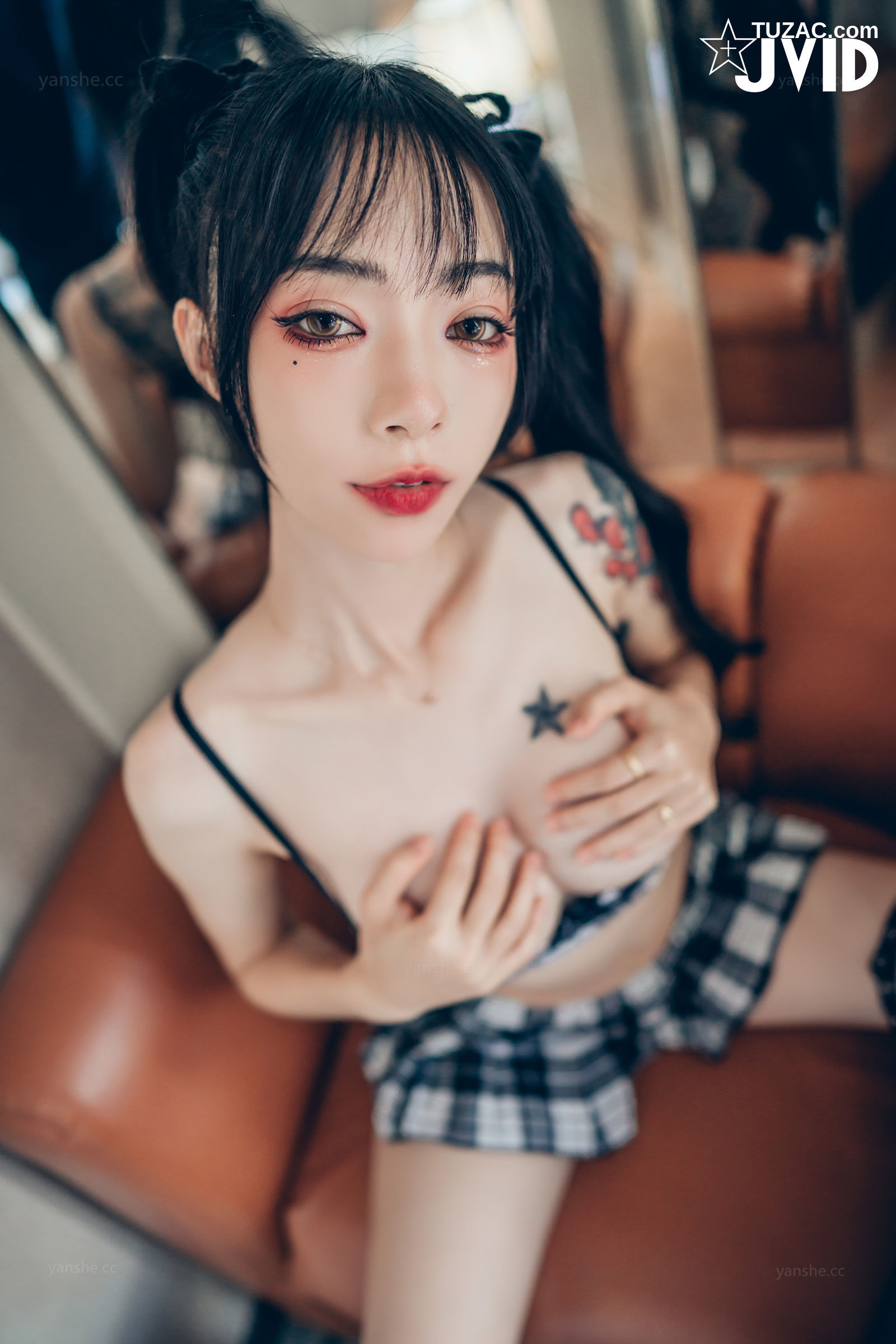 JVID-飘飘-色色妄想系列-校花也是大姐頭-2022.11.27