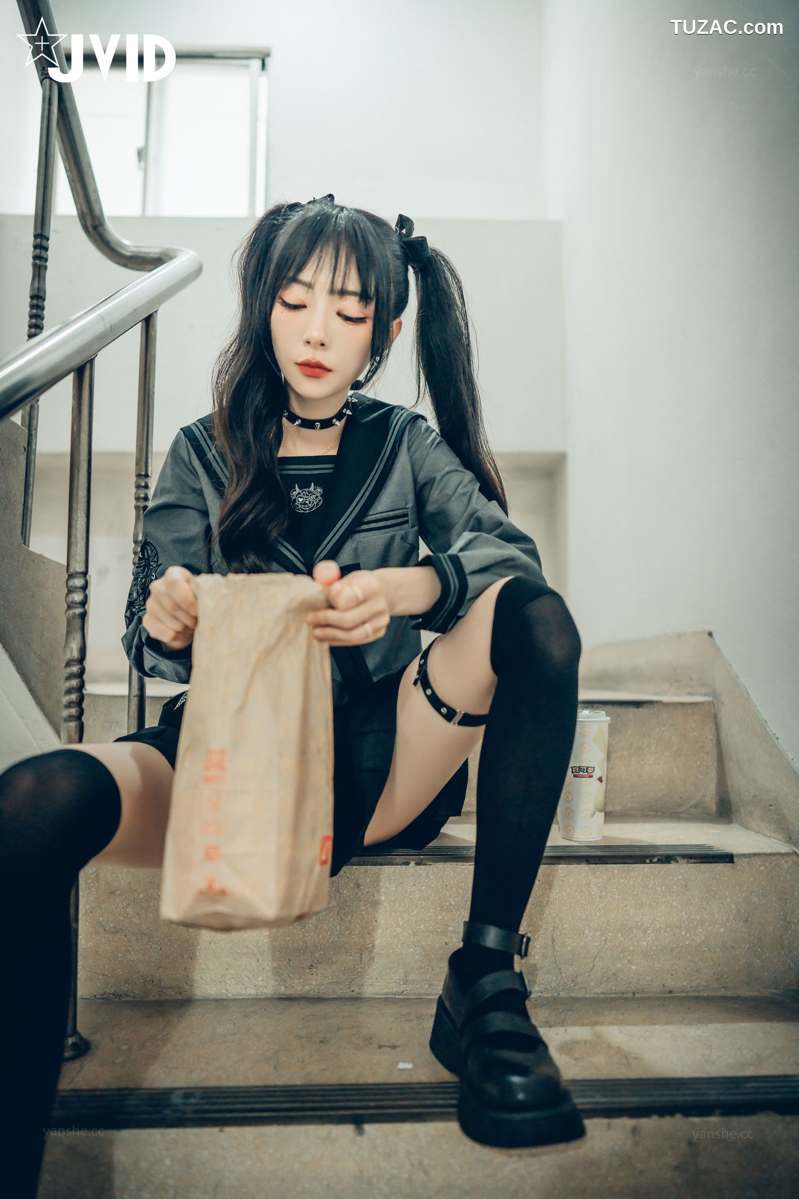 JVID-飘飘-色色妄想系列-校花也是大姐頭-2022.11.27