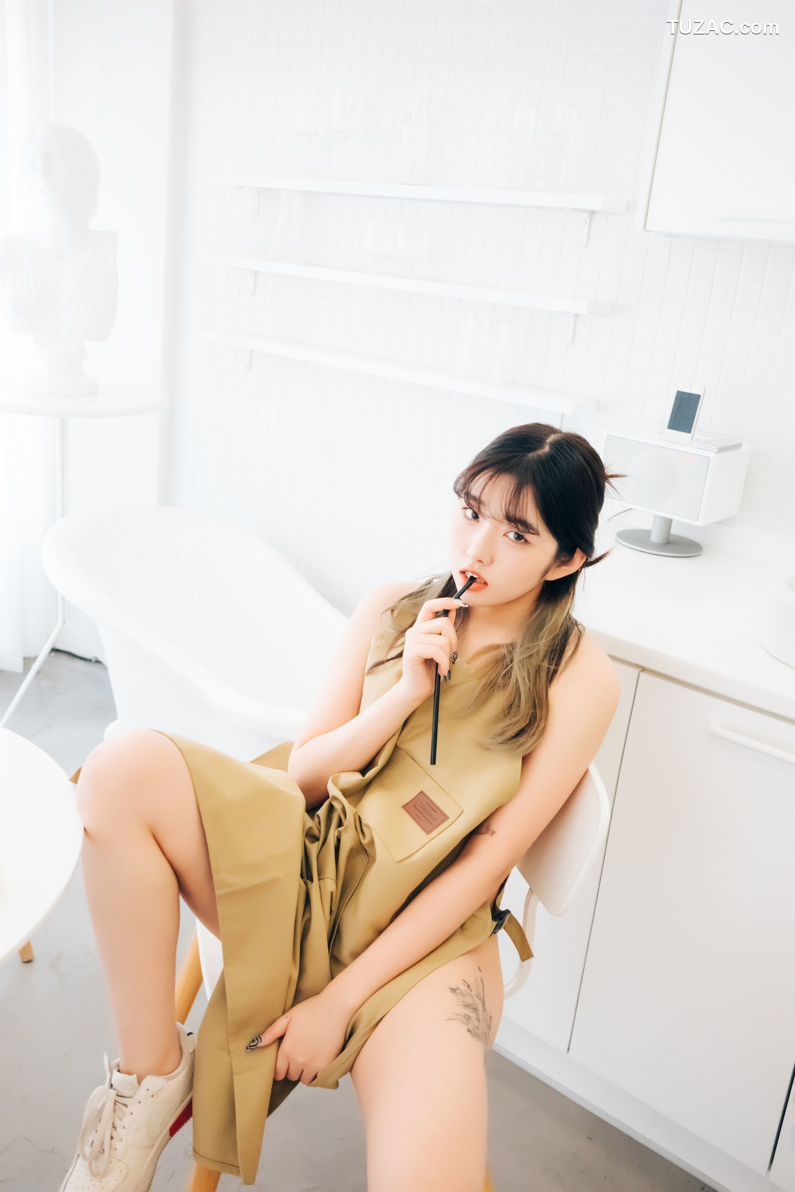 Sonson-손손-真空围裙-Nude-Apron-Loozy