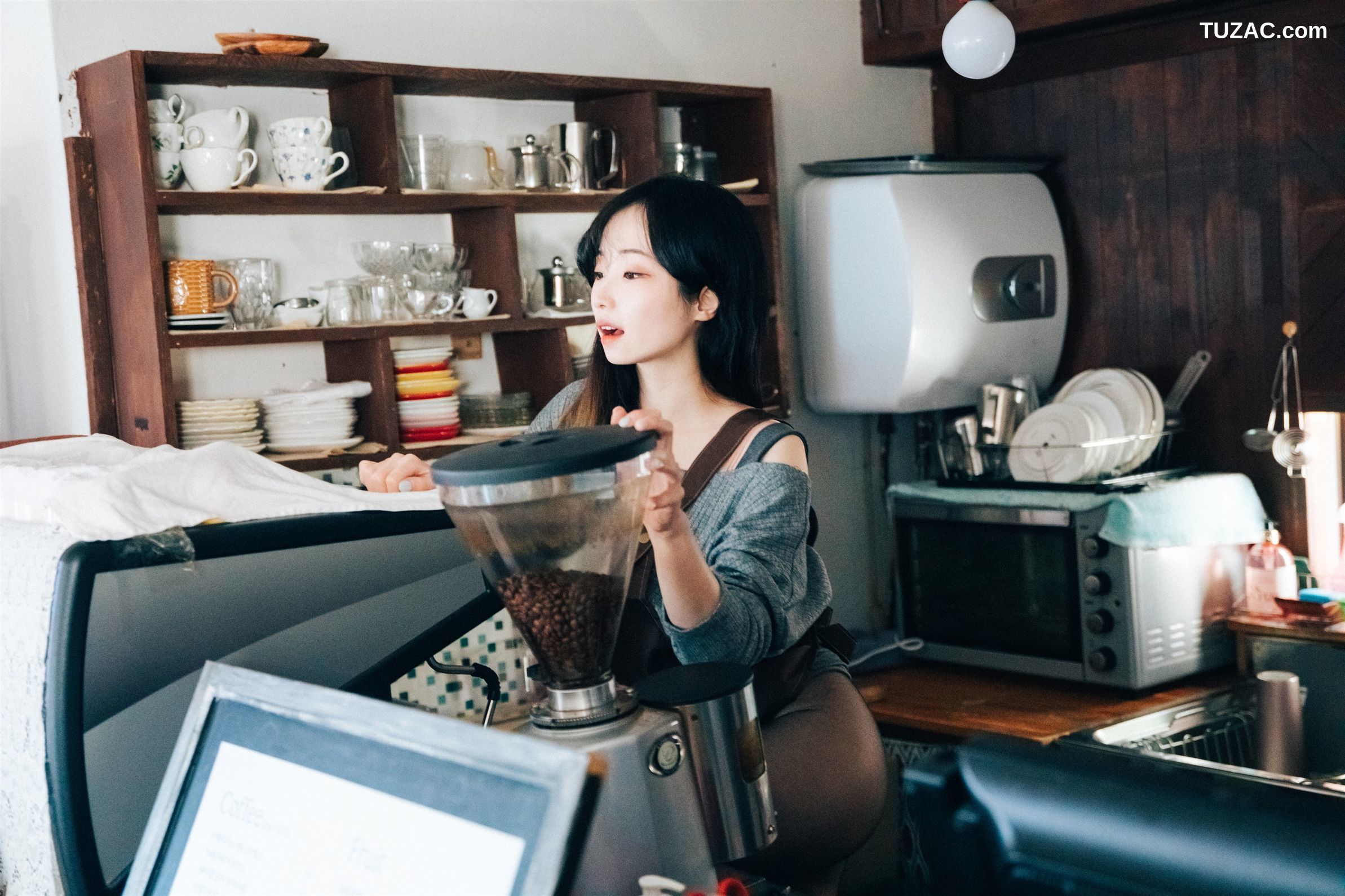 斑比-Bambi-咖啡时间-Cafe-Alba-Loozy