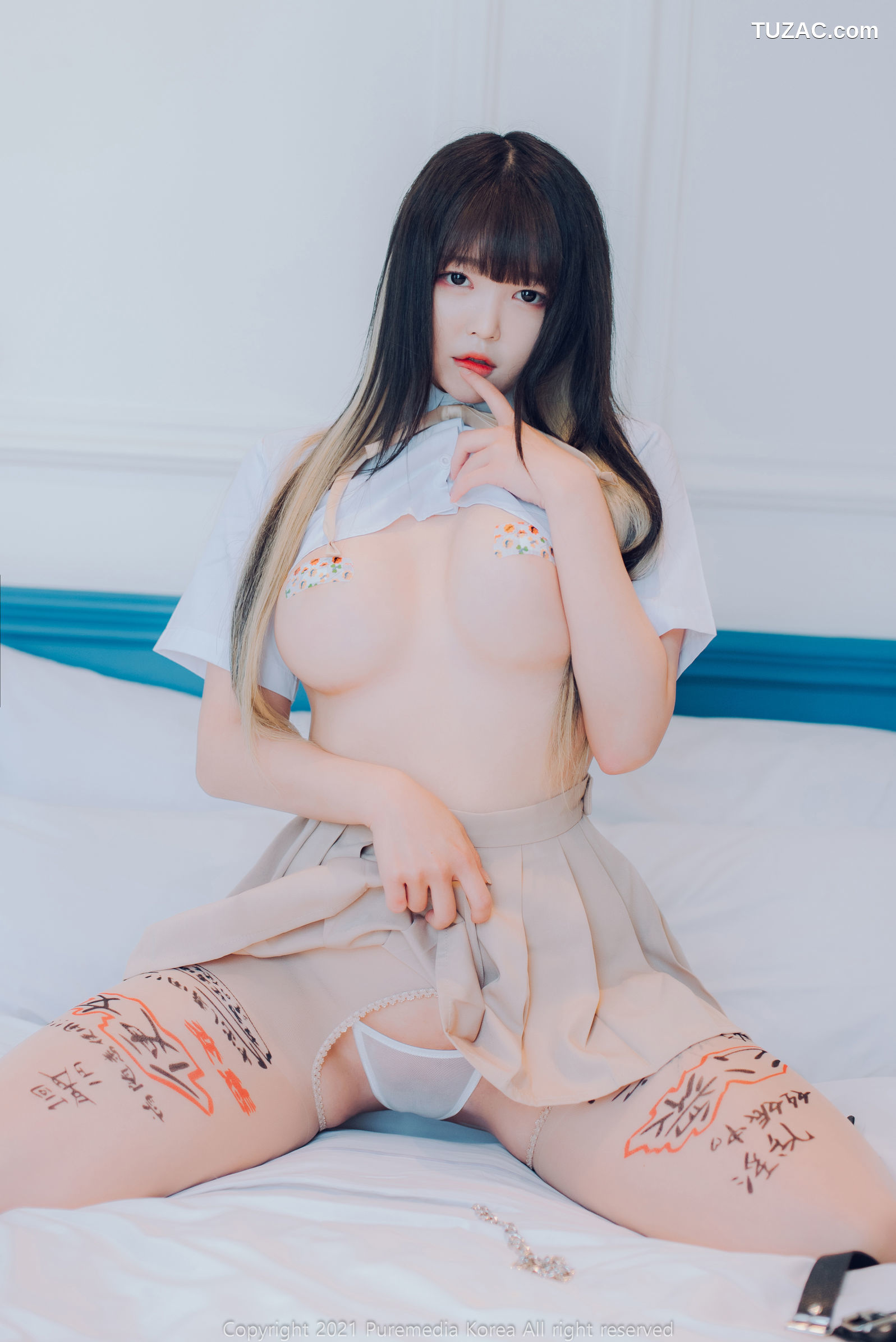 韩国美女-Aram-亚兰-玩弄草莓冰棒-Pure-Media-Vol.082