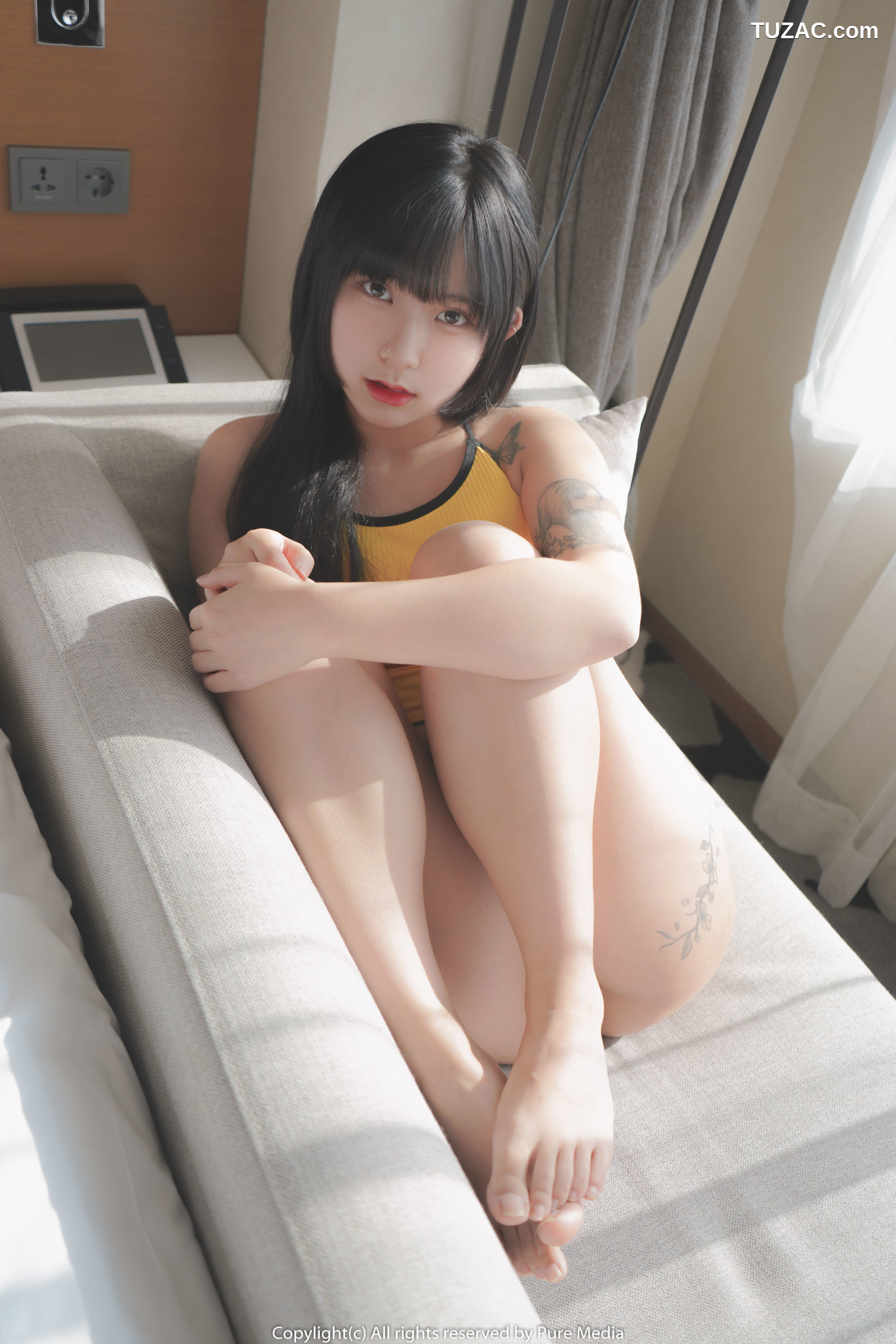 韩国美女-Hizzy-粉色和黄色短T恤-Pure-Media-Vol.046