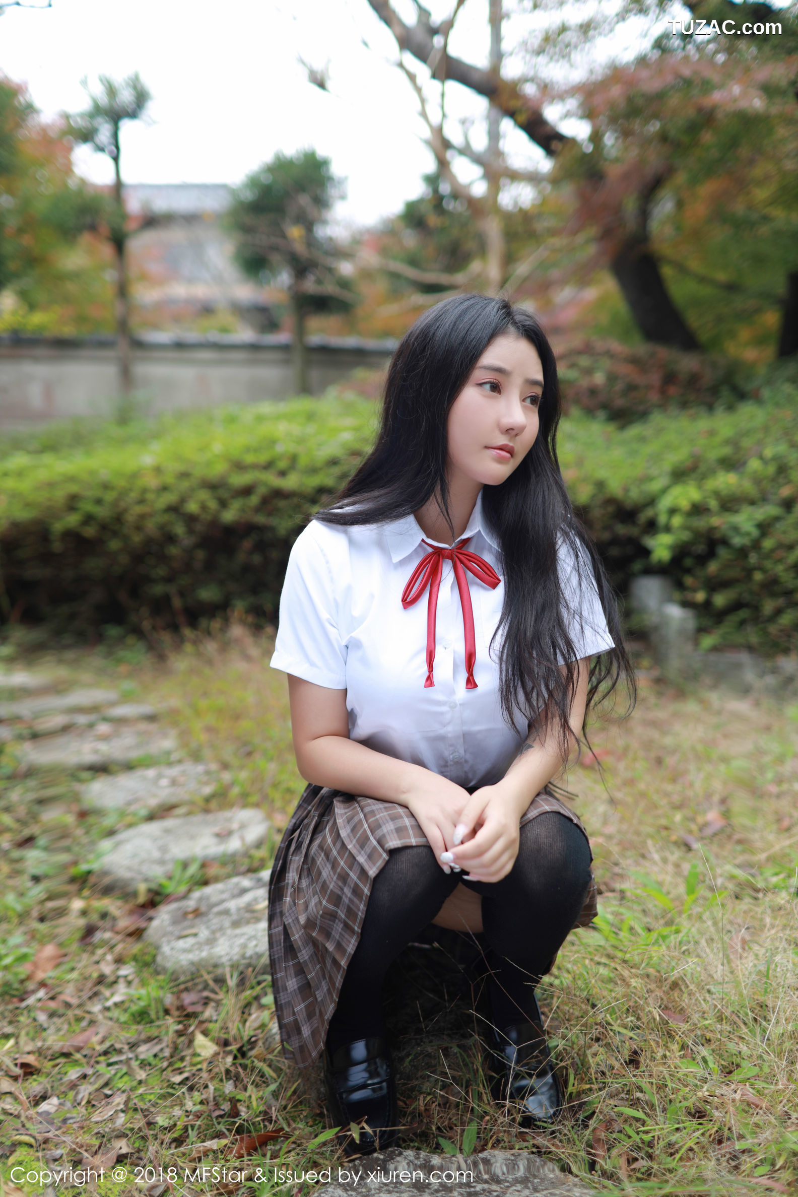 MFStar模范学院-163-Manuela玛鲁娜-日本旅拍-户外学生制服靓丽迷人