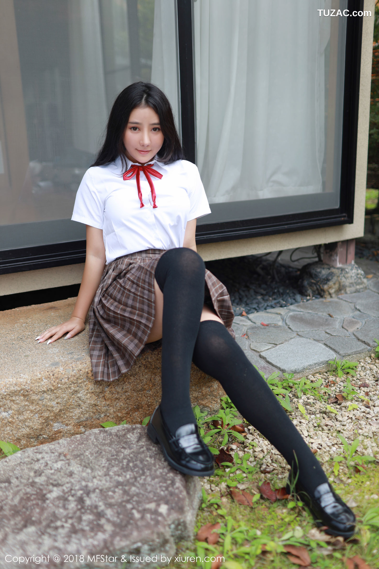 MFStar模范学院-163-Manuela玛鲁娜-日本旅拍-户外学生制服靓丽迷人