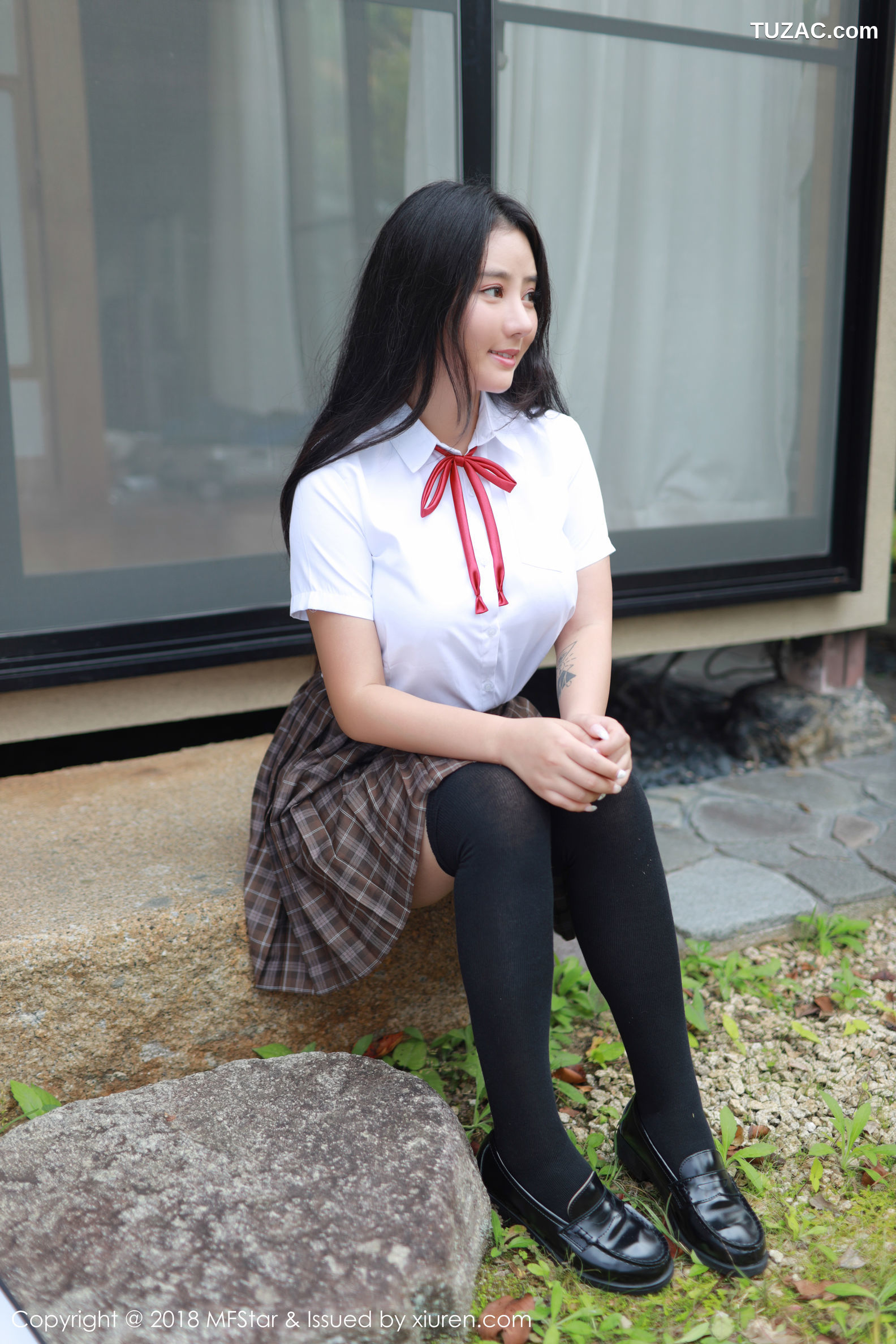 MFStar模范学院-163-Manuela玛鲁娜-日本旅拍-户外学生制服靓丽迷人