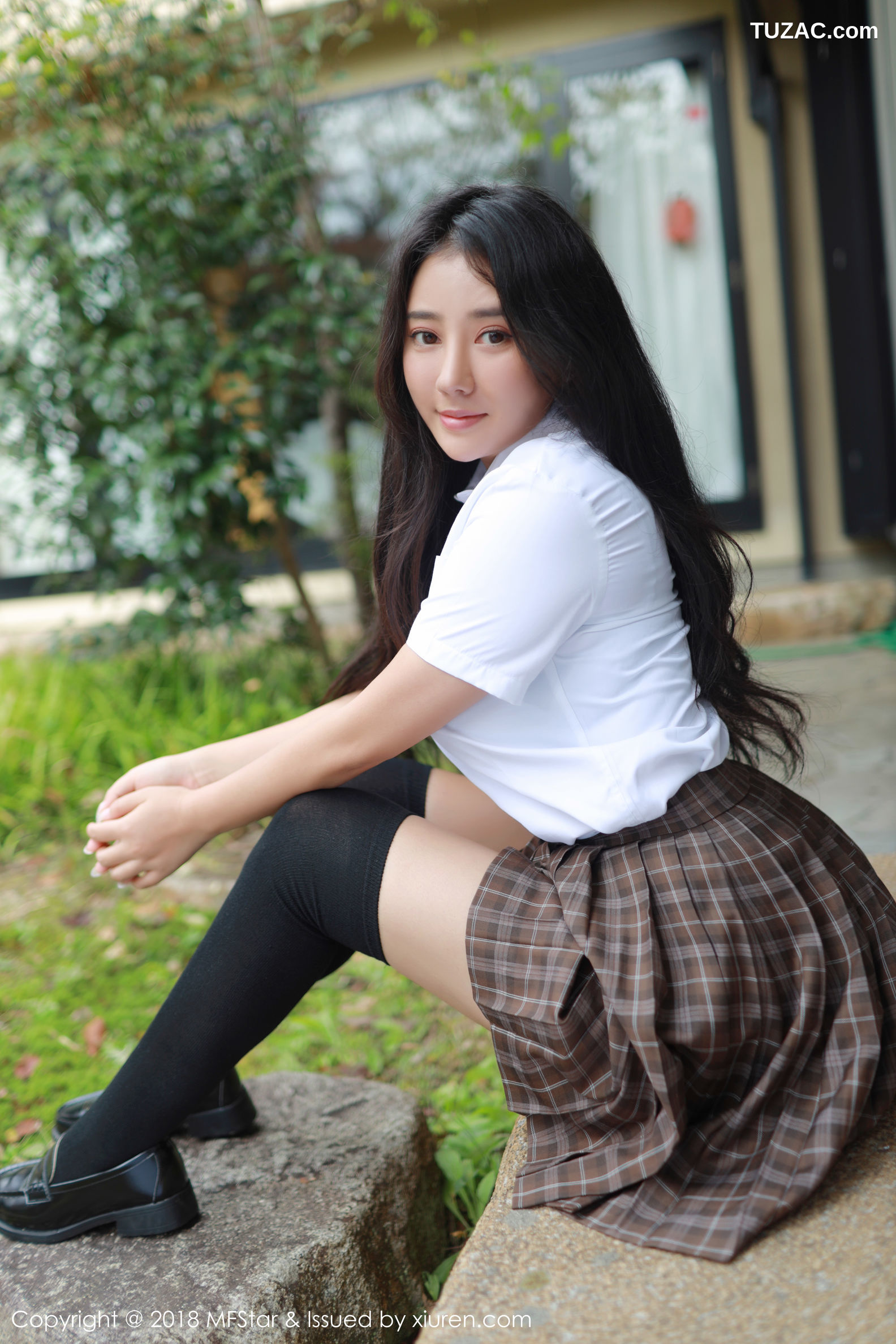 MFStar模范学院-163-Manuela玛鲁娜-日本旅拍-户外学生制服靓丽迷人