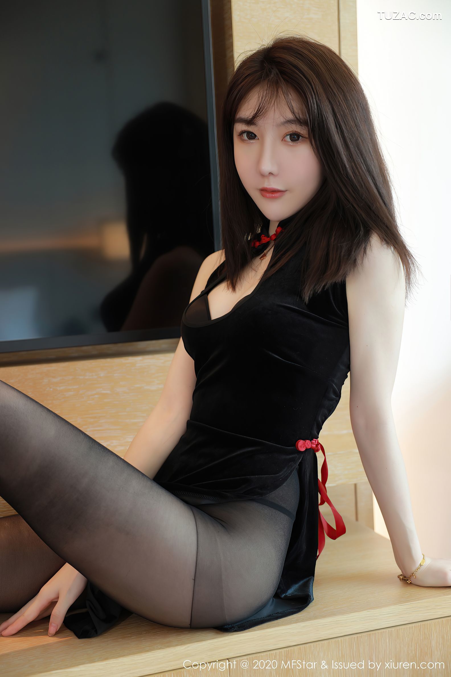 MFStar模范学院-402-薛琪琪sandy-高开叉的黑色礼裙与极致魅惑黑丝