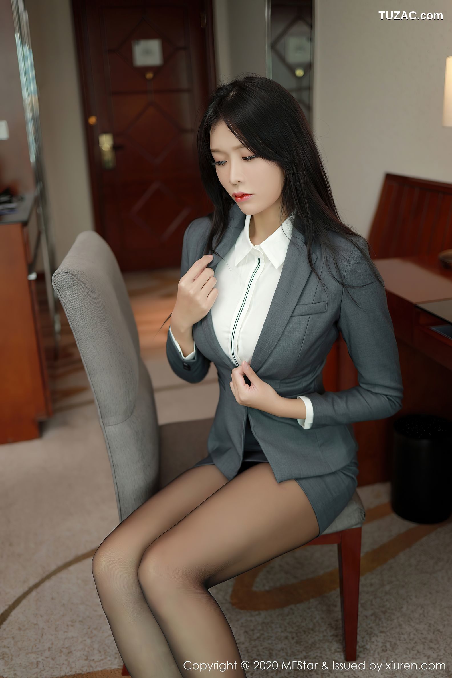 MFStar模范学院-426-娜比-白衬衫黑短裙职场秘书制服系列
