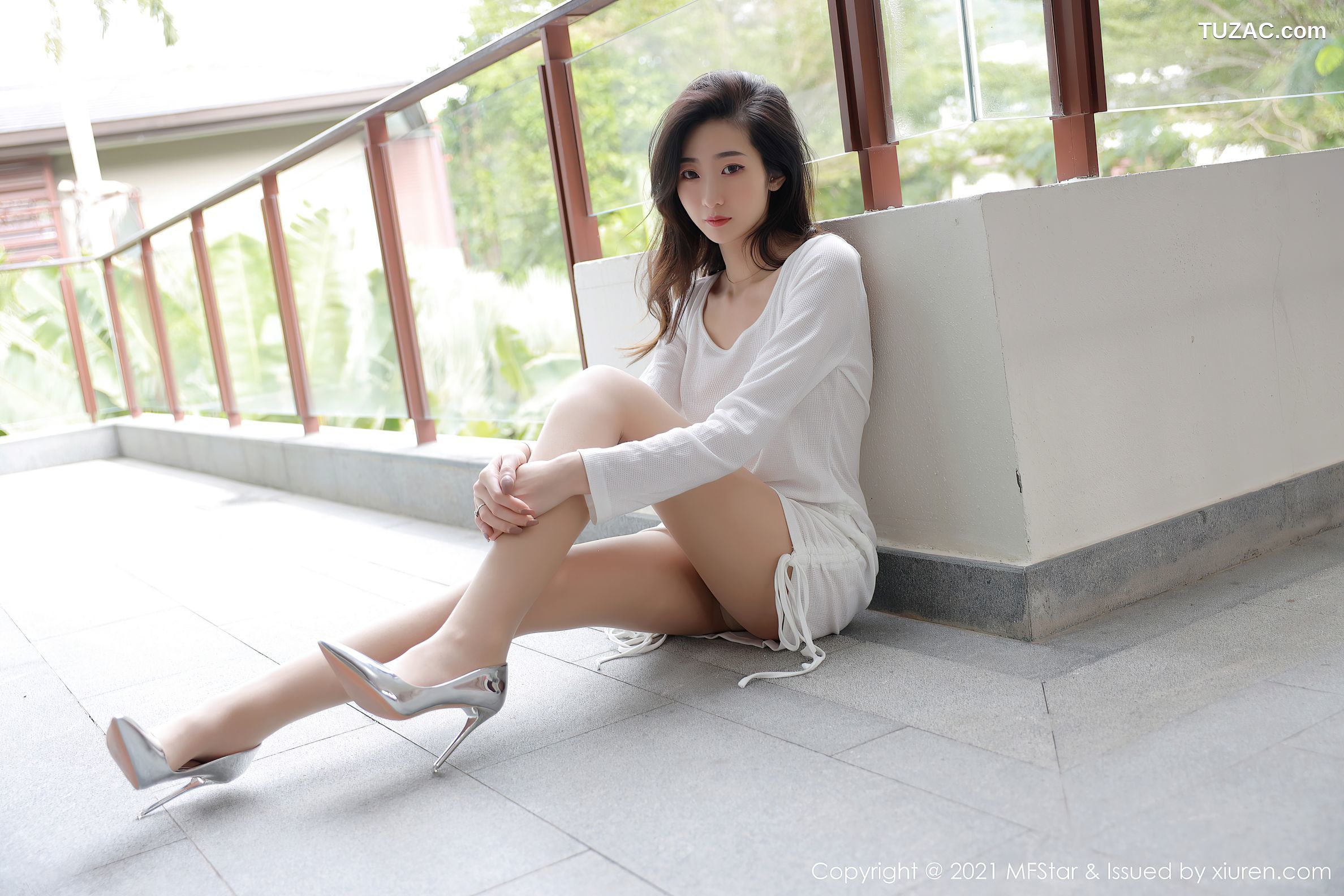 MFStar模范学院-446-安琪Yee-三亚旅拍-薄透白色上衣朦胧肉丝-2021.01.25