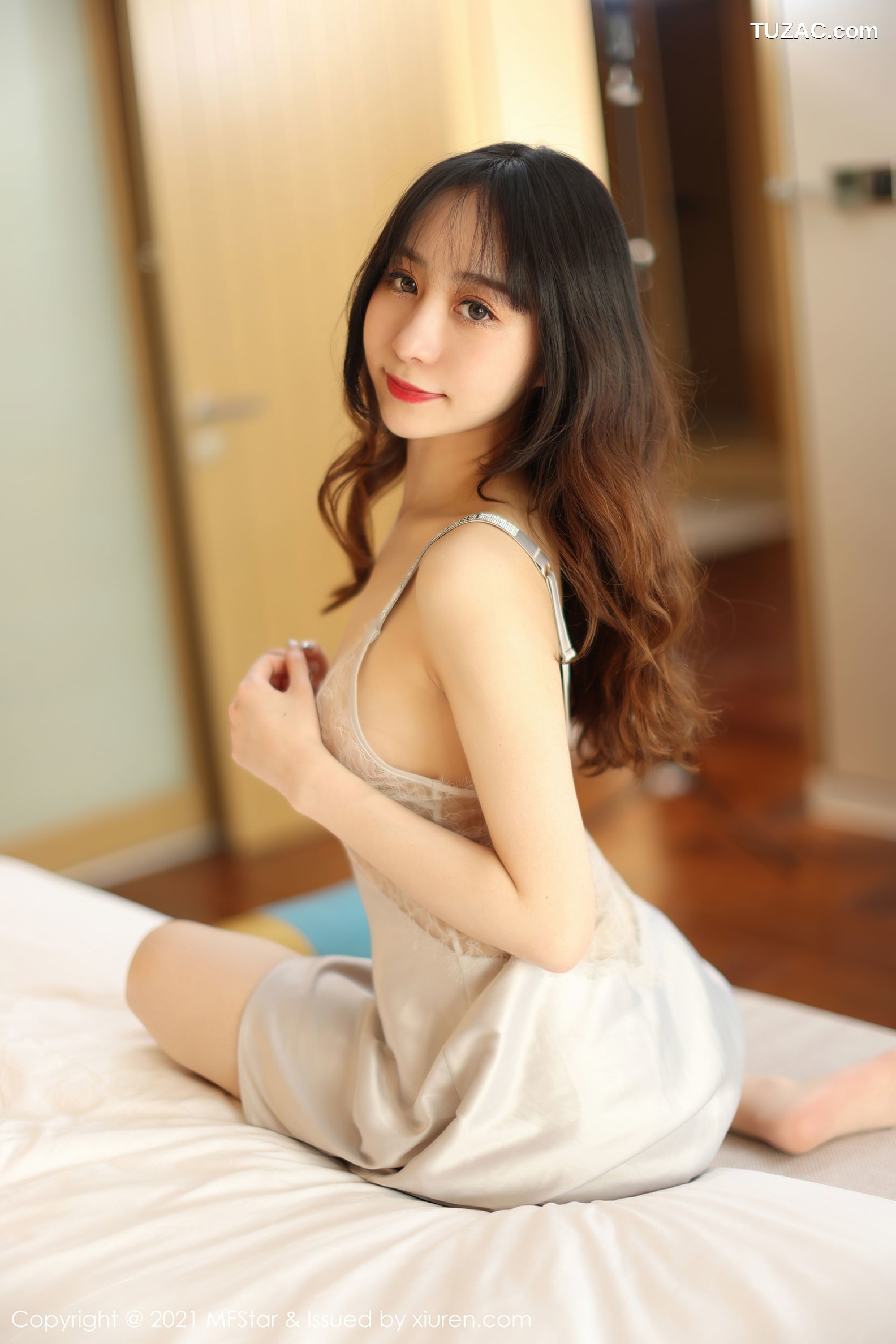 MFStar模范学院-495-水水er-丽江旅拍薄纱吊带裙肉丝-2021.05.14