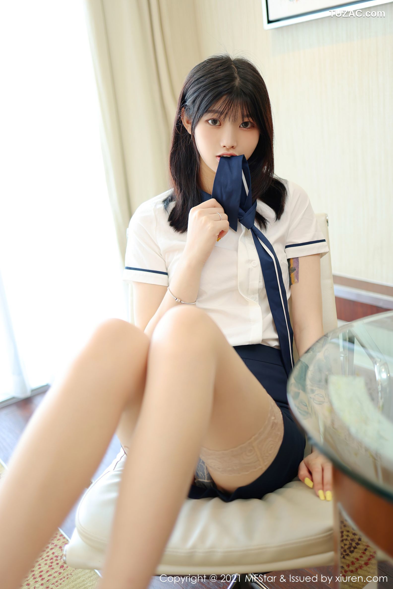 MFStar模范学院-516-77qiqi-校园风格学生装短裙肉色蕾丝袜-2021.07.23