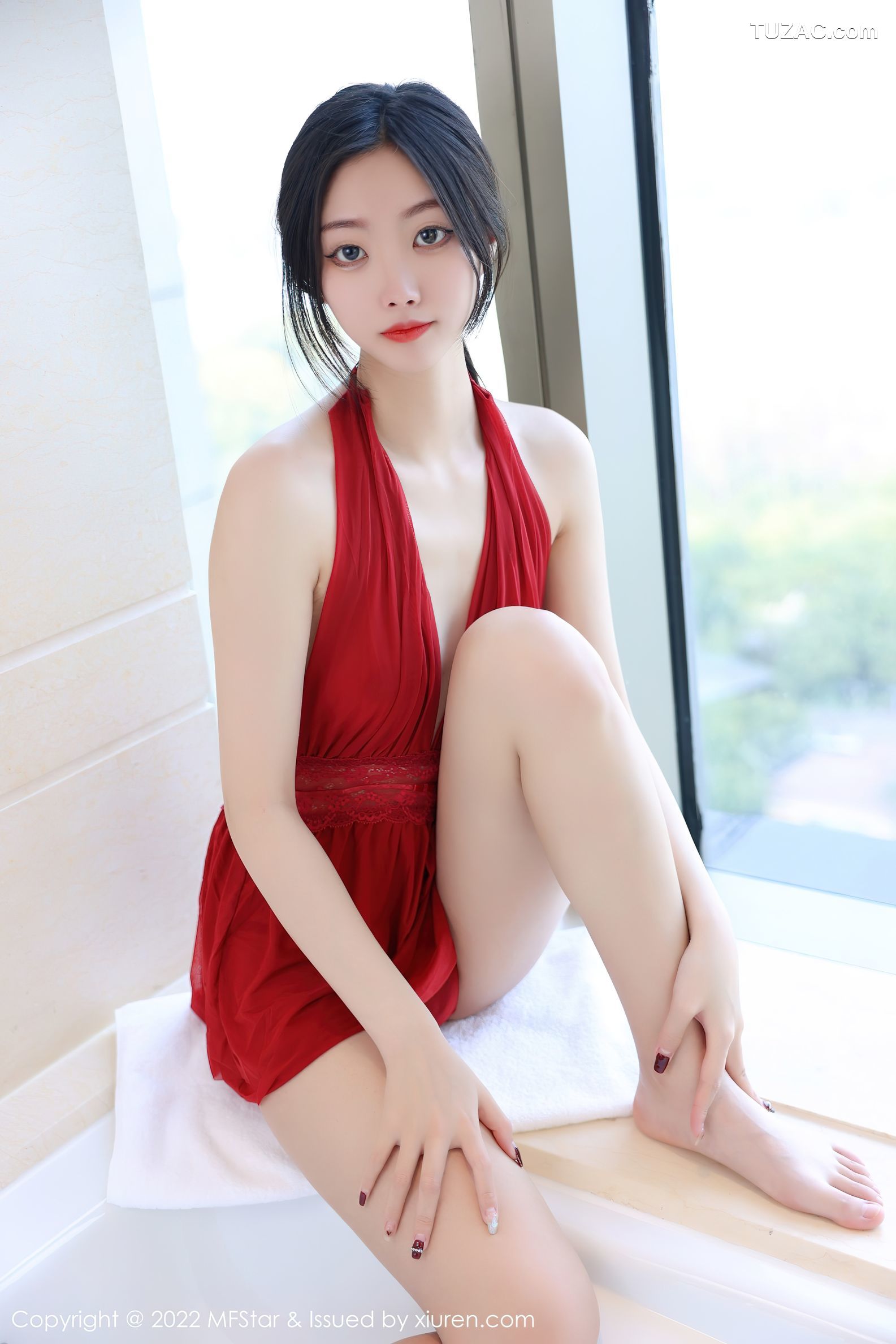 MFStar模范学院-559-韩好甜-性感红色露肩连衣裙-2022.03.14