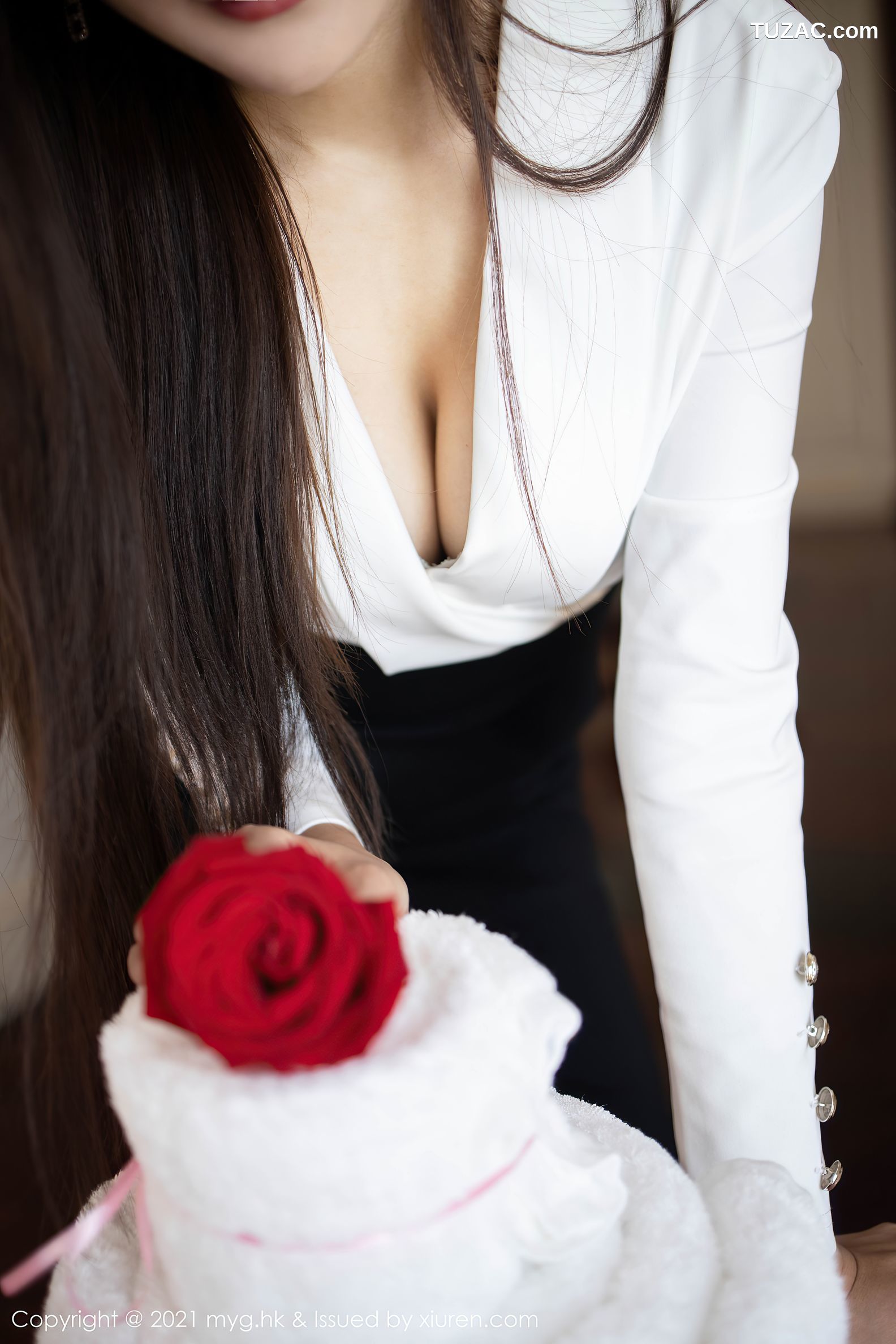 MyGirl美媛馆-492-王馨瑶-上司过生日主题黑裙黑丝裤袜-2021.02.23