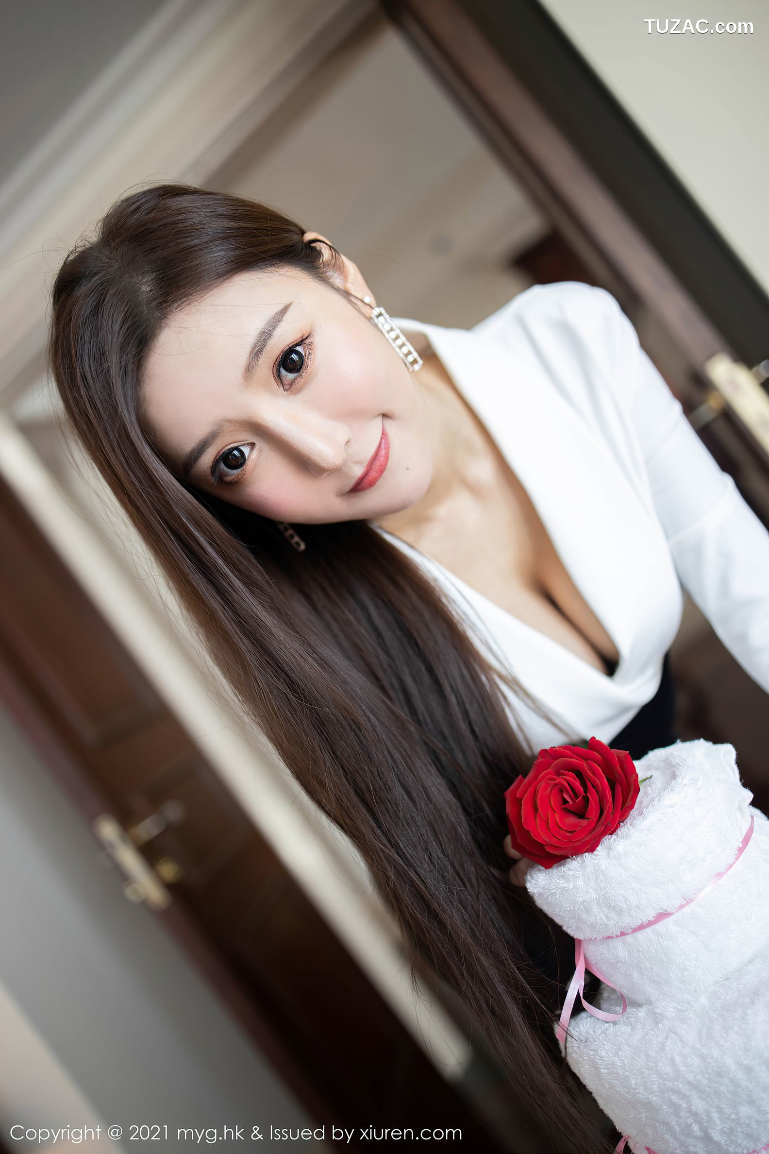 MyGirl美媛馆-492-王馨瑶-上司过生日主题黑裙黑丝裤袜-2021.02.23