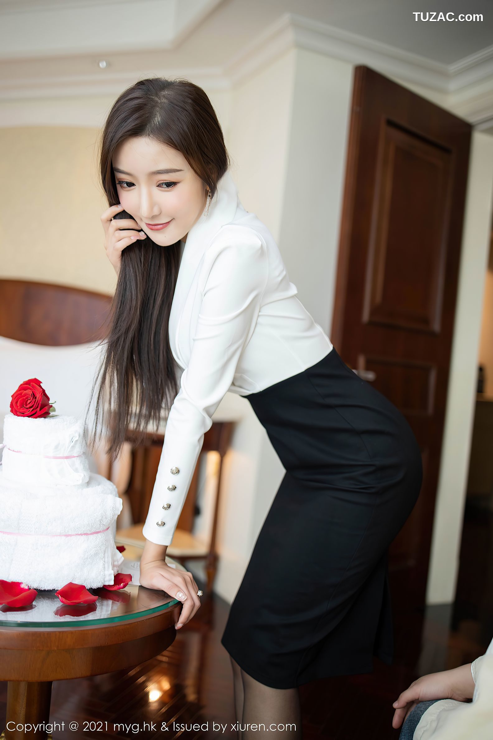 MyGirl美媛馆-492-王馨瑶-上司过生日主题黑裙黑丝裤袜-2021.02.23