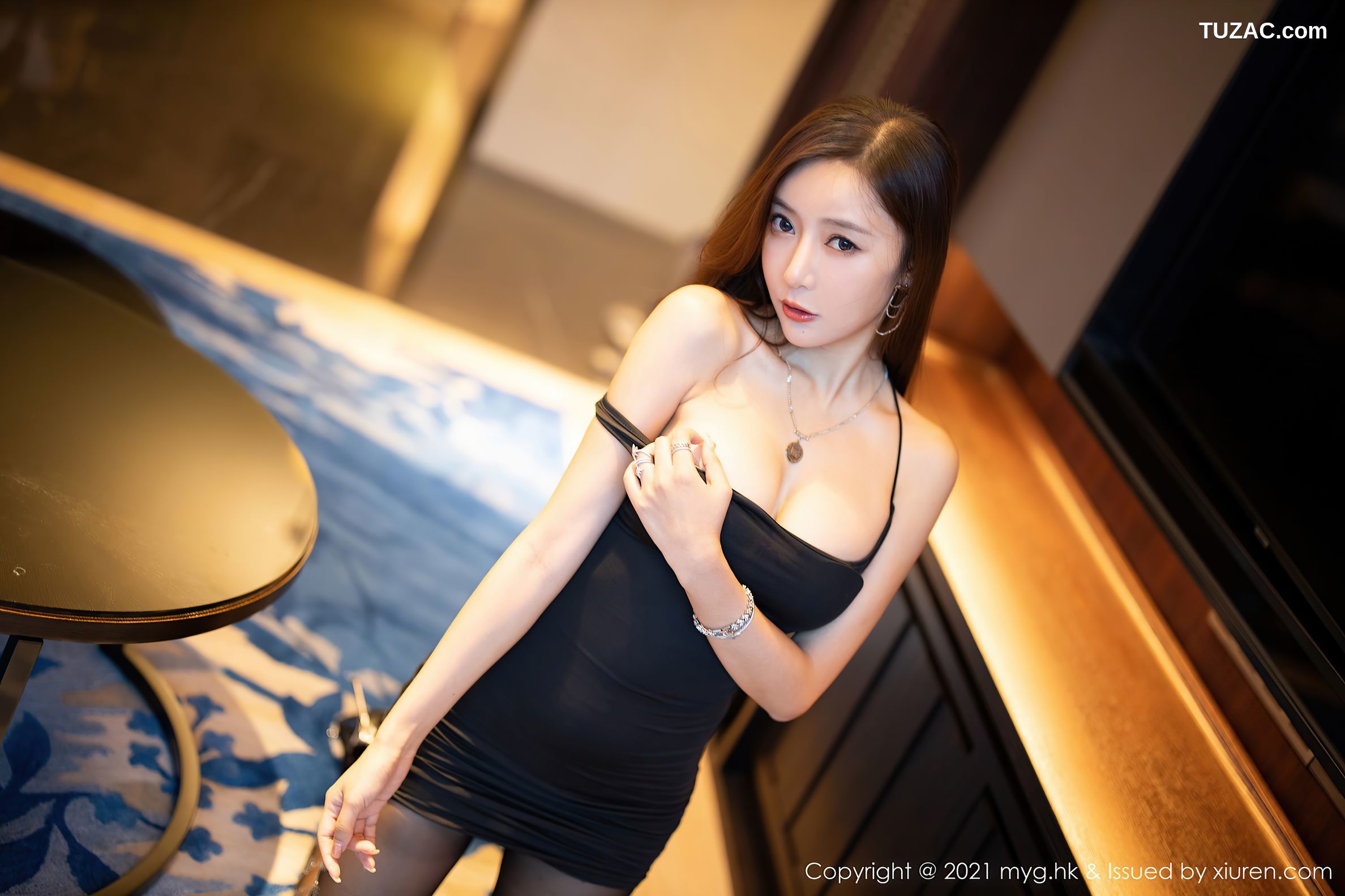 MyGirl美媛馆-531-王馨瑶Yanni-江浙沪旅拍黑色吊带裙黑丝-2021.06.02