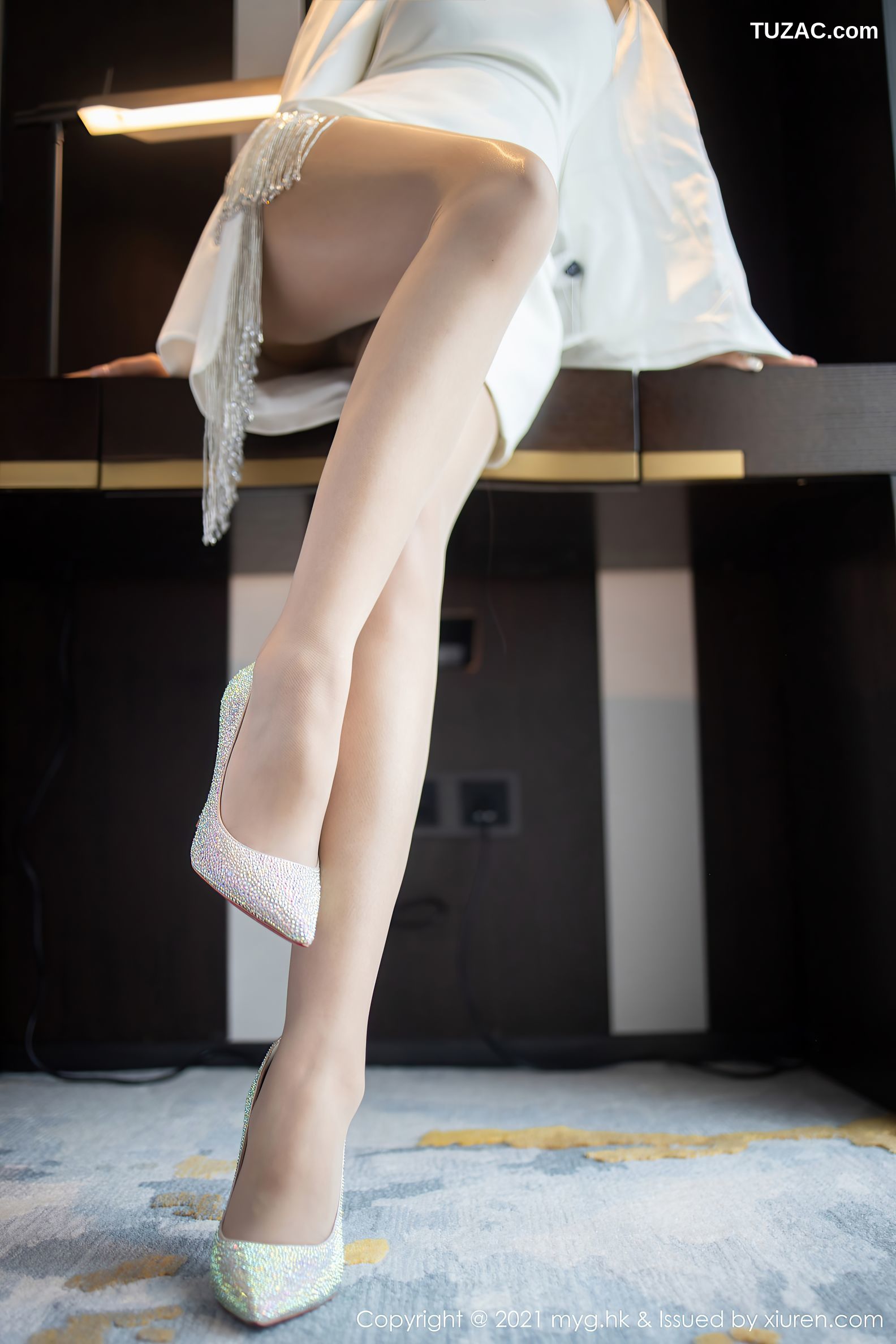 MyGirl美媛馆-541-王馨瑶Yanni-江浙沪旅拍白外套抹胸短裙-2021.06.17