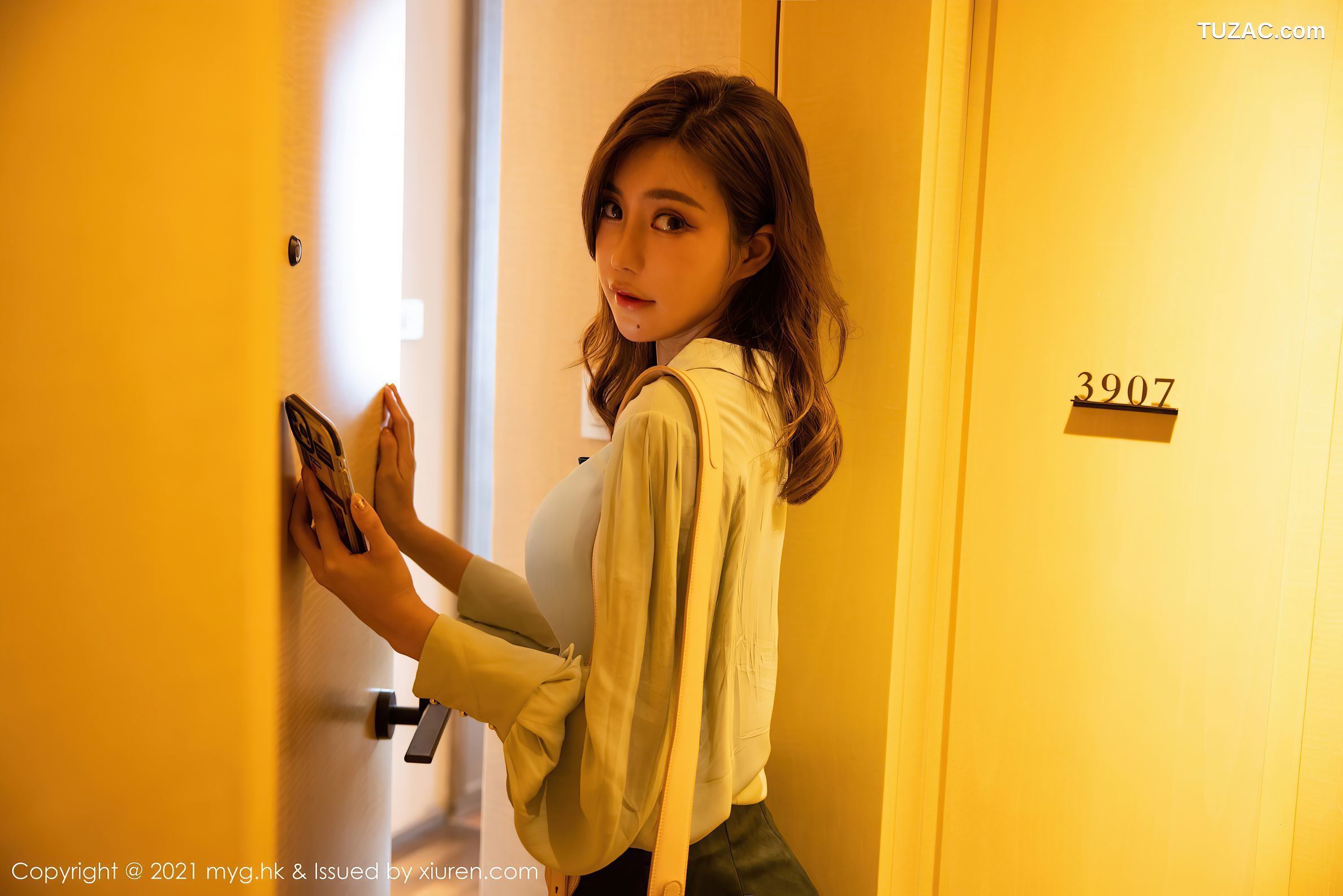MyGirl美媛馆-568-绮里嘉Carina-江浙沪旅拍白衬衫黑短裙蓝色内衣肉丝-2021.08.06