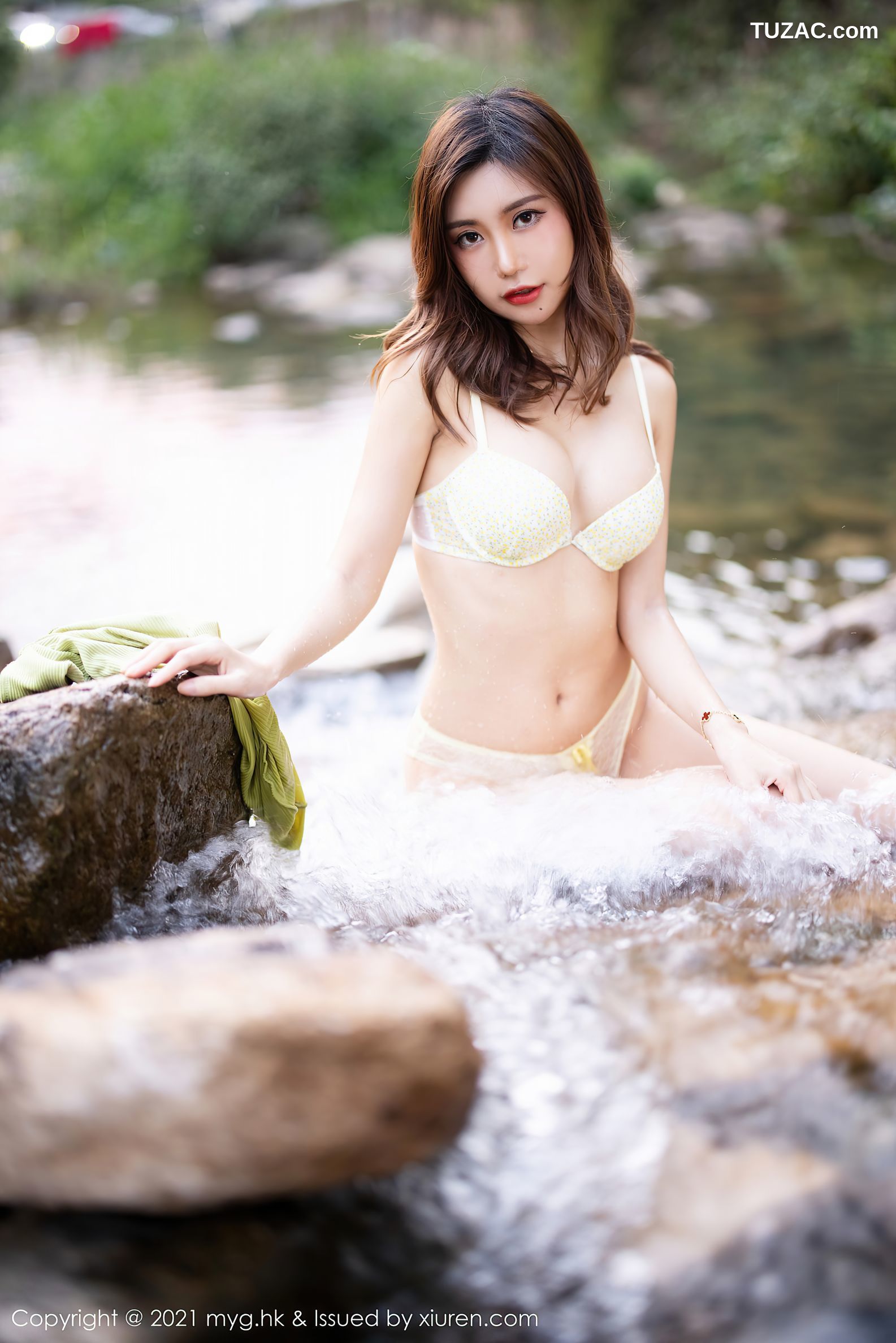 MyGirl美媛馆-597-绮里嘉Ula-长三角旅拍户外山涧淡绿连衣短裙蕾丝内裤湿身-2021.09.27