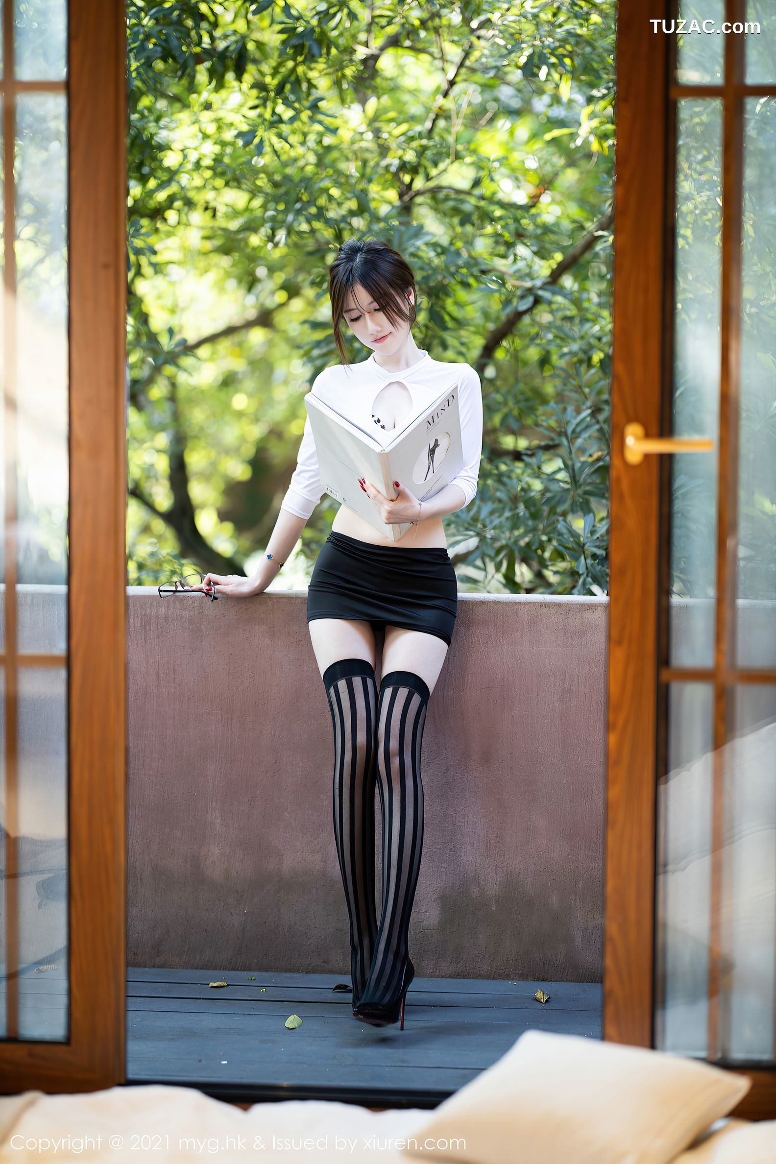 MyGirl美媛馆-598-美桃酱-长三角旅拍白T豹纹内衣黑短裙黑丝-2021.09.30