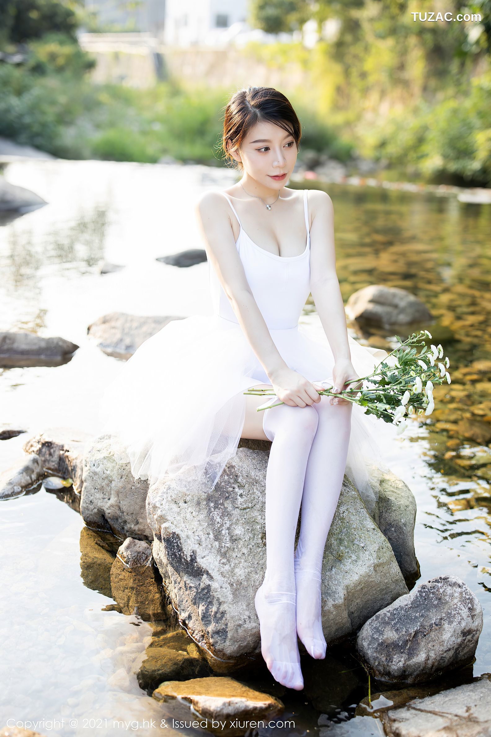 MyGirl美媛馆-601-Vetiver嘉宝贝儿-长三角旅拍户外洁白芭蕾裙白丝湿身-2021.10.11