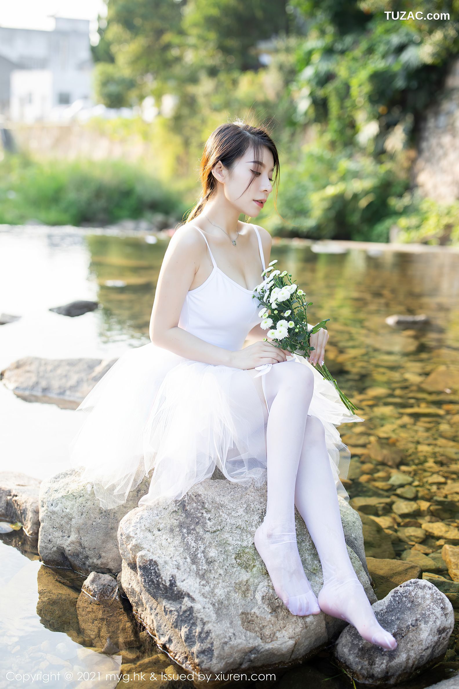 MyGirl美媛馆-601-Vetiver嘉宝贝儿-长三角旅拍户外洁白芭蕾裙白丝湿身-2021.10.11