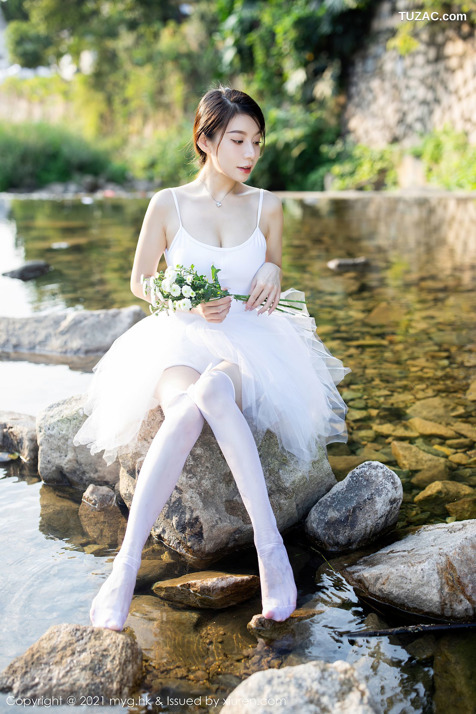 MyGirl美媛馆-601-Vetiver嘉宝贝儿-长三角旅拍户外洁白芭蕾裙白丝湿身-2021.10.11