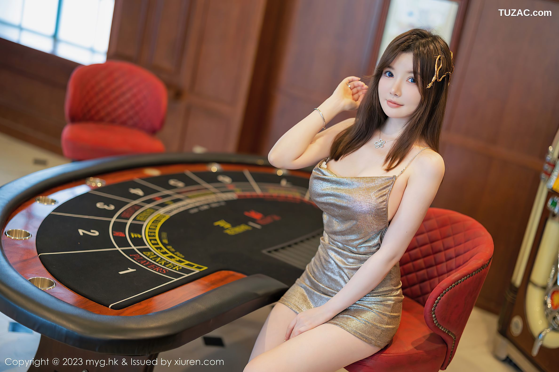 MyGirl美媛馆-646-糯美子-澳门旅拍-暗金色吊带短裙-2023.02.17