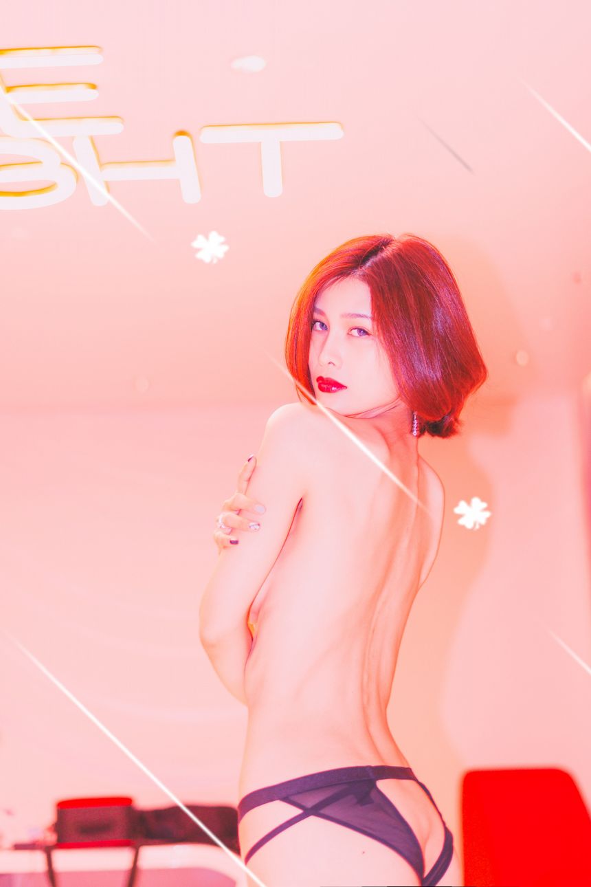 微博女神闫盼盼11月最新VIP大尺度套图[59P]