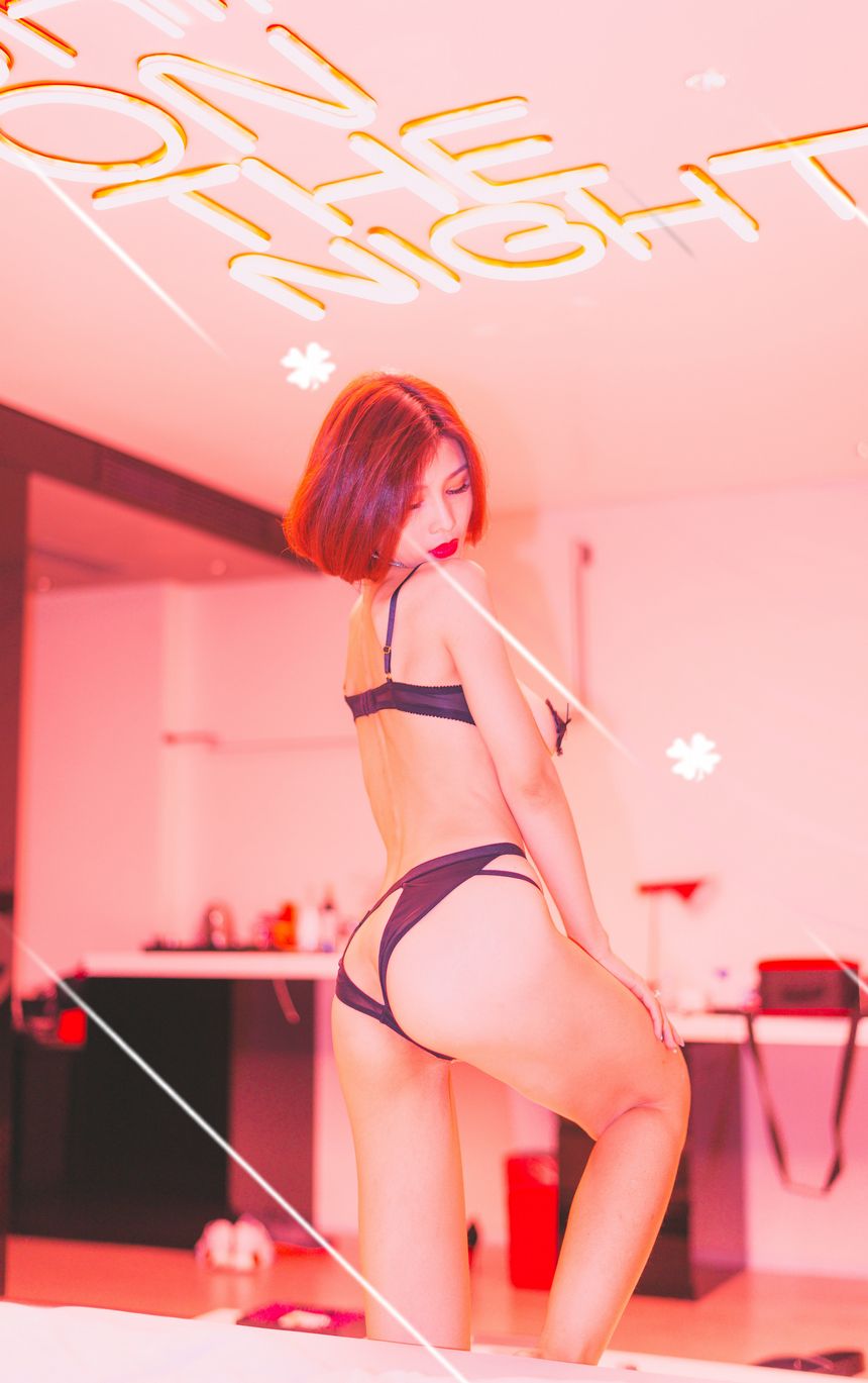 微博女神闫盼盼11月最新VIP大尺度套图[59P]